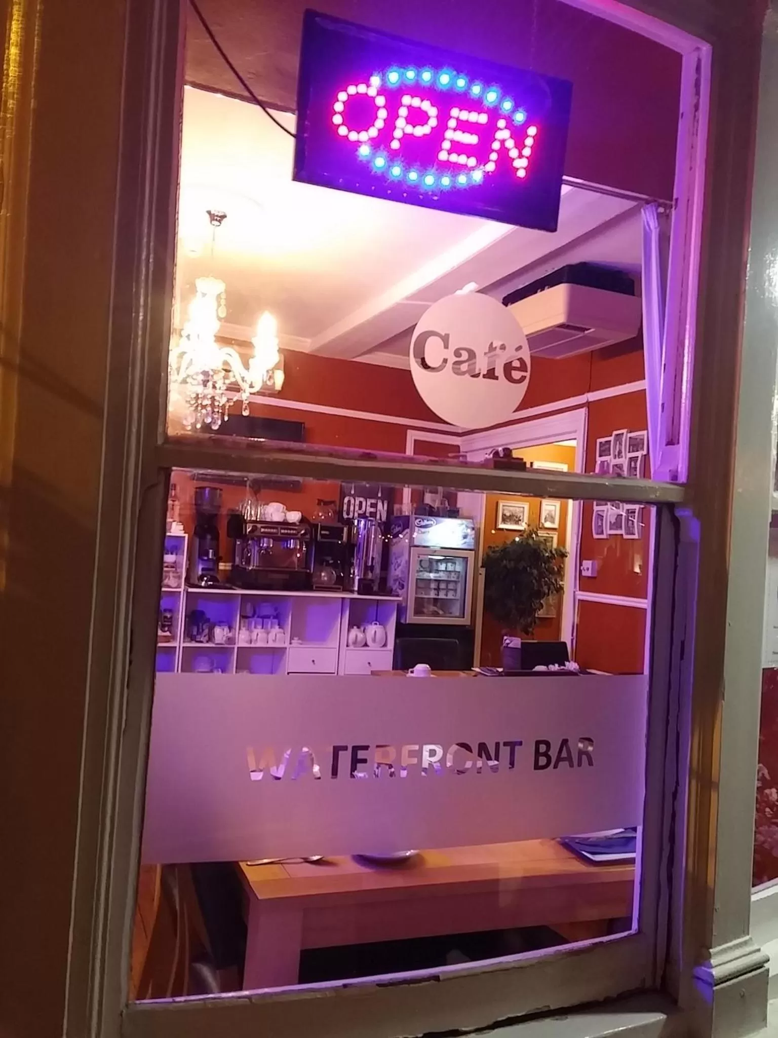 Lounge or bar in Waterfront Hotel