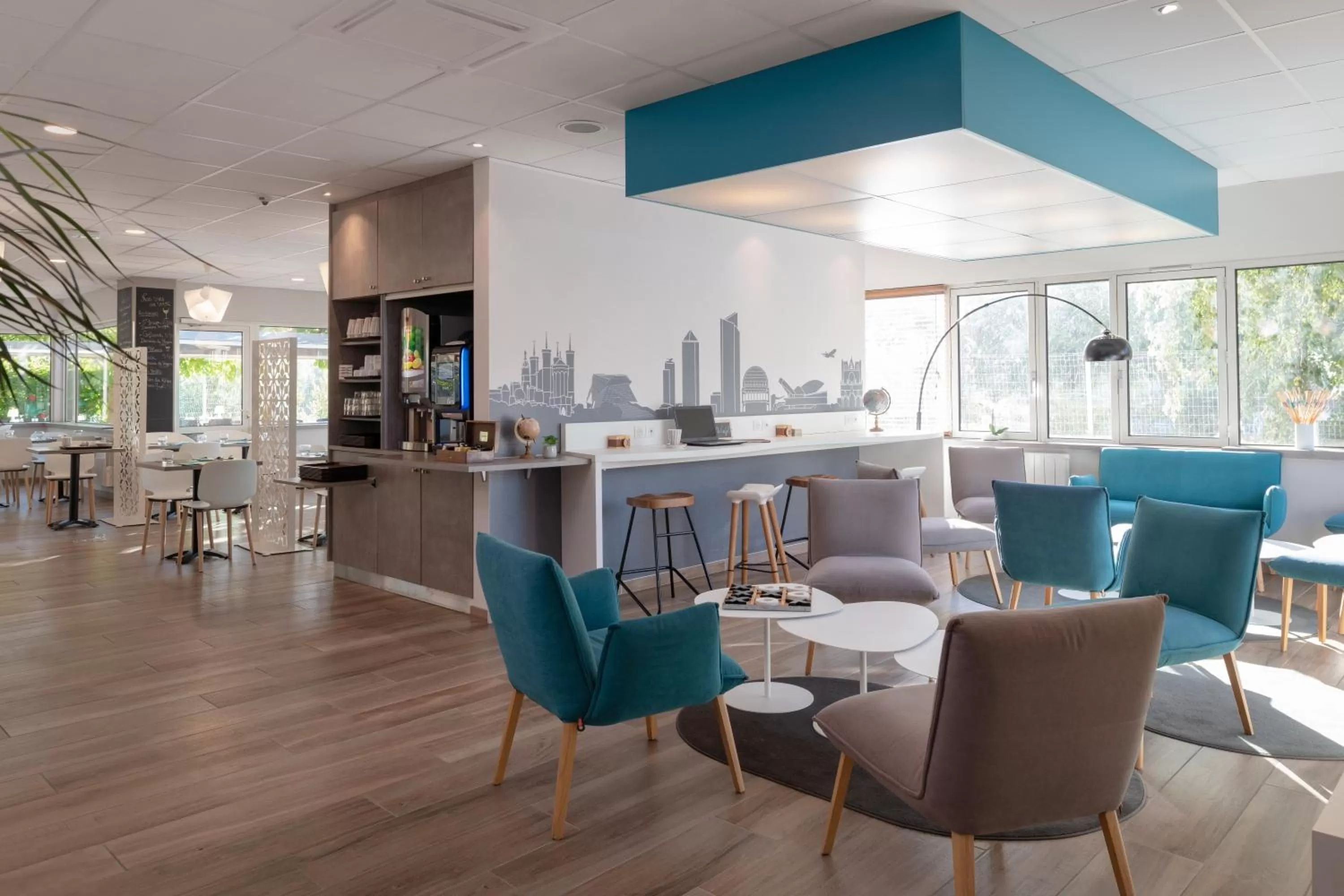 Lounge or bar in Kyriad Hotel Lyon Givors