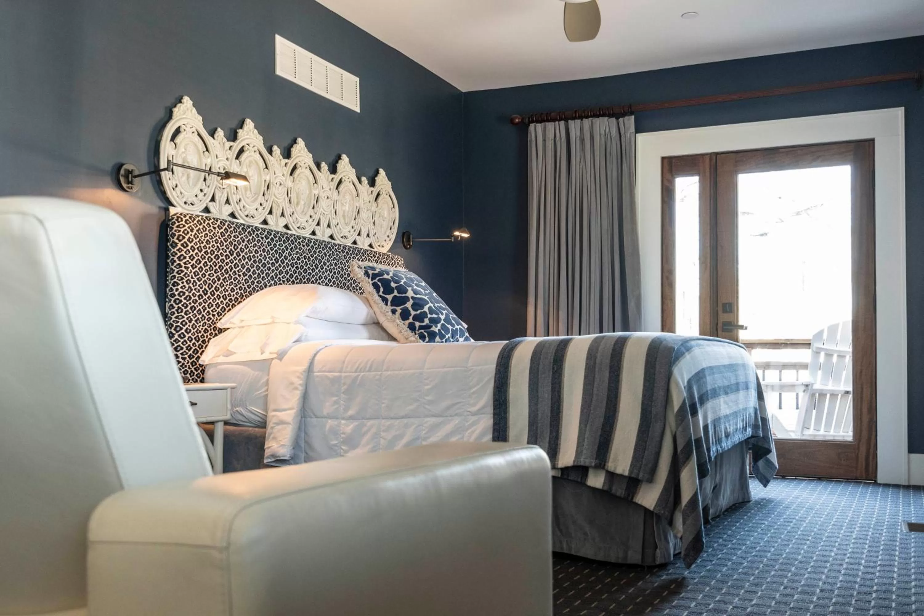 Bed in Hotel Broad Ripple