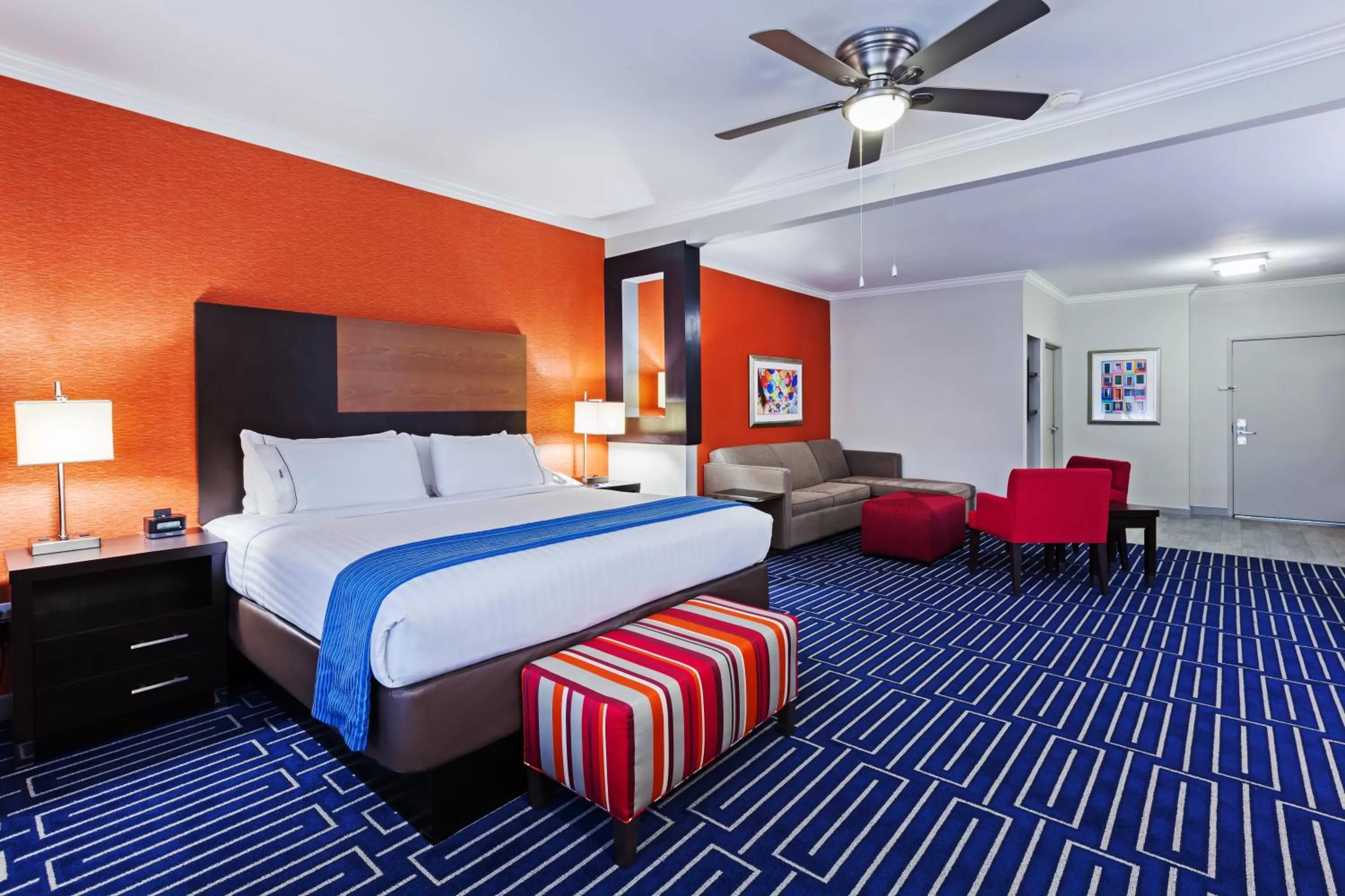 Photo of the whole room, Bed in Holiday Inn Express & Suites Houston East by IHG