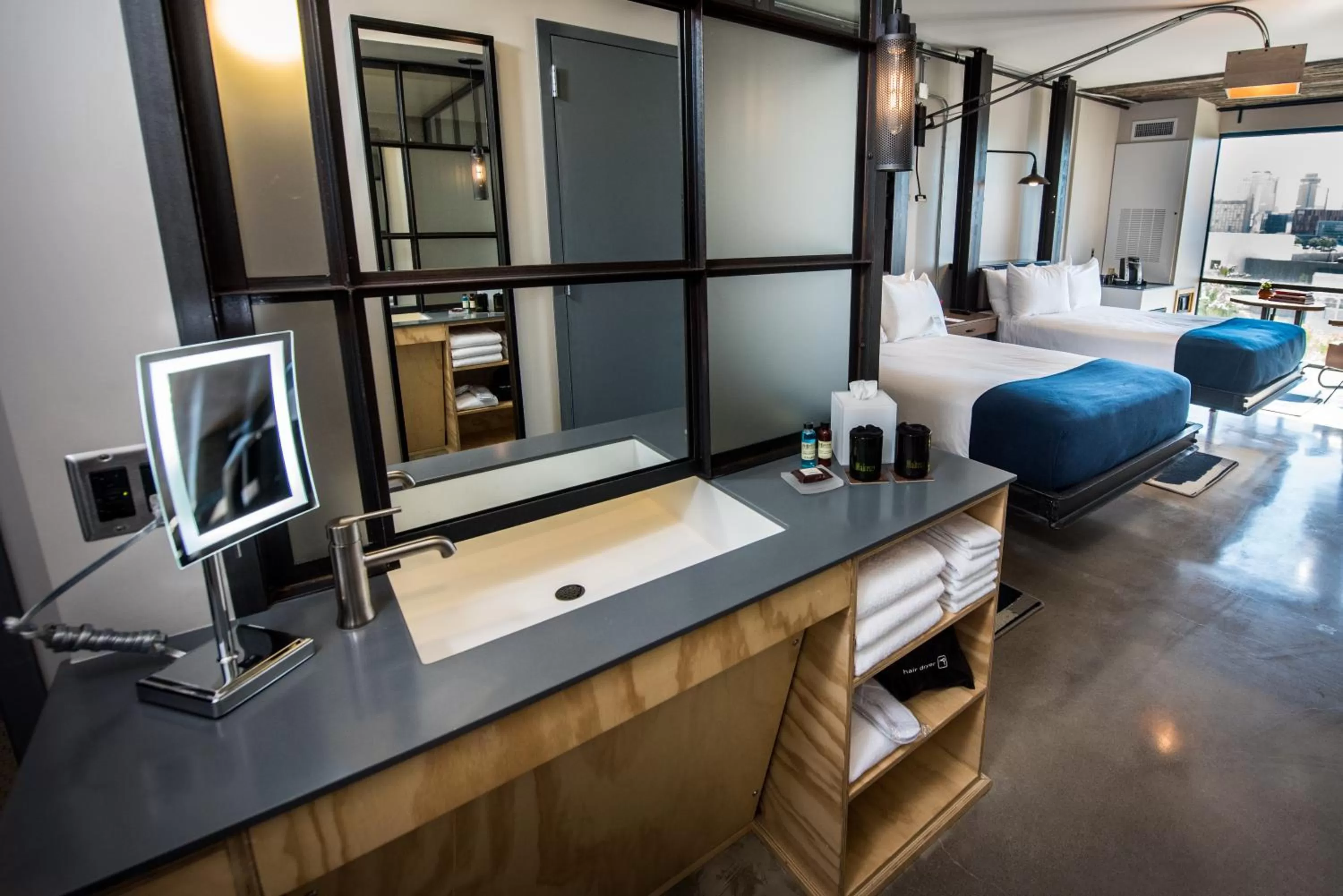 Photo of the whole room in Found Re Phoenix