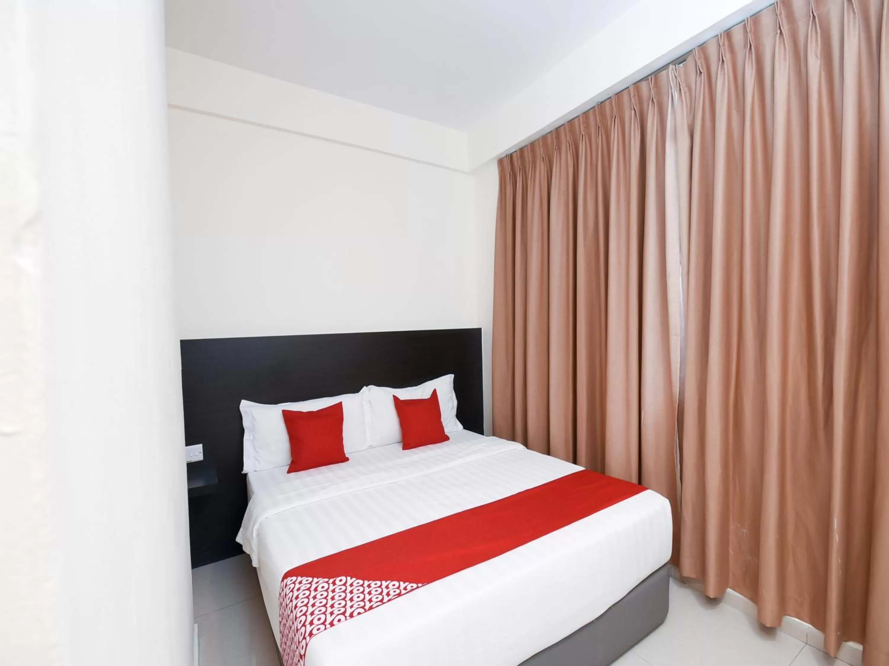 Bedroom, Bed in Kenyalang Suite