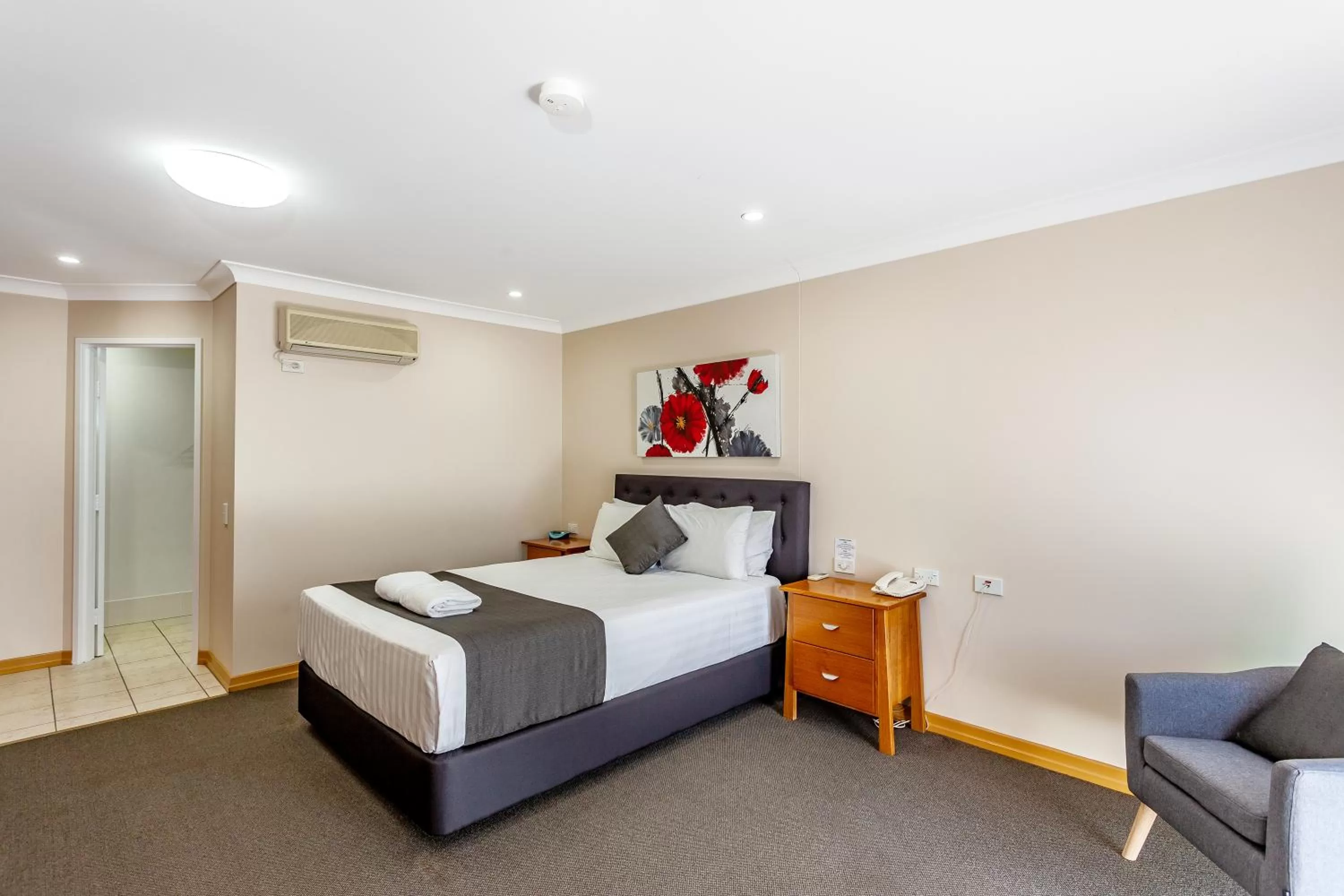 Queen Room in Eastgate on the Range Motel