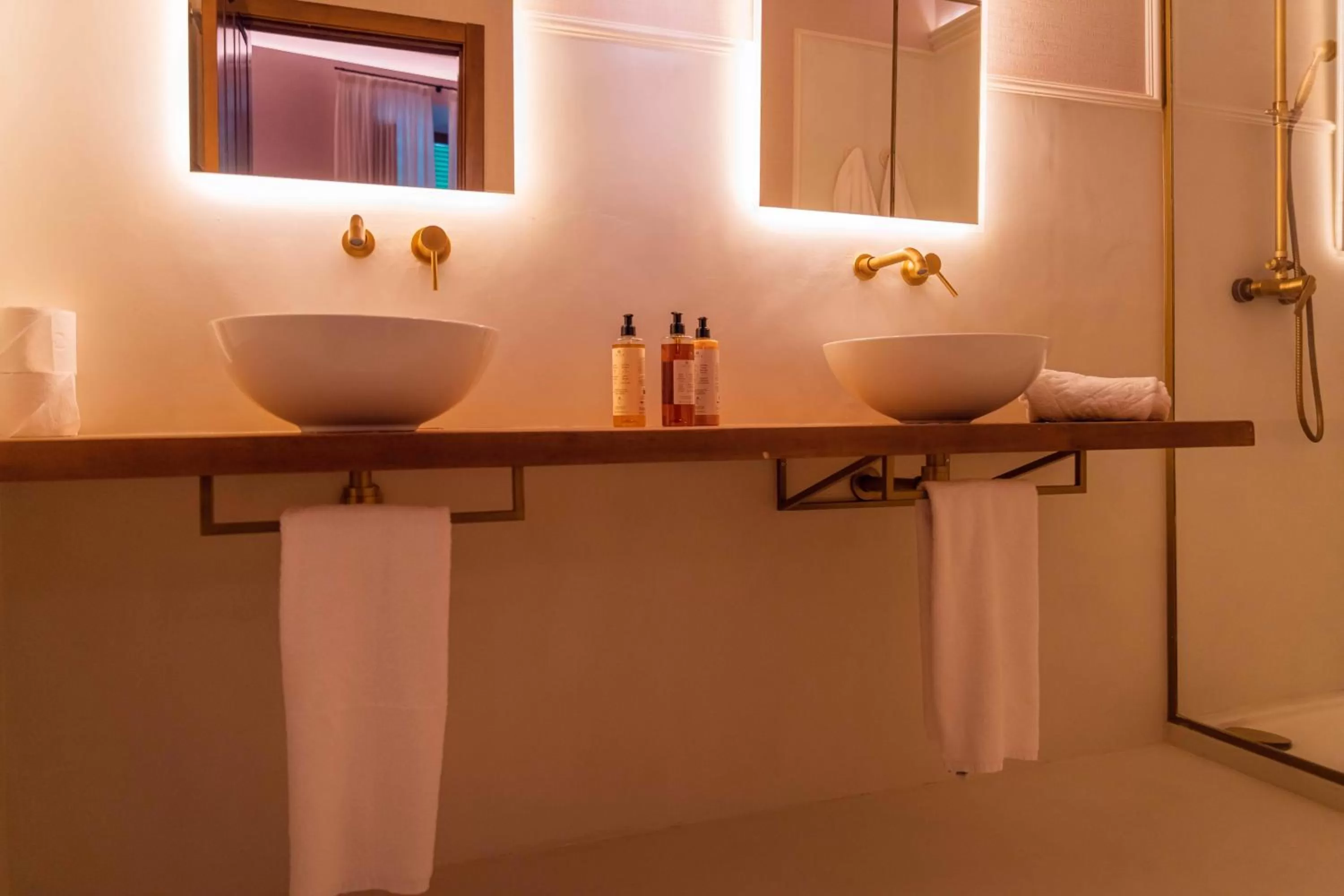 Bathroom in CANDIL SUITE Realejo