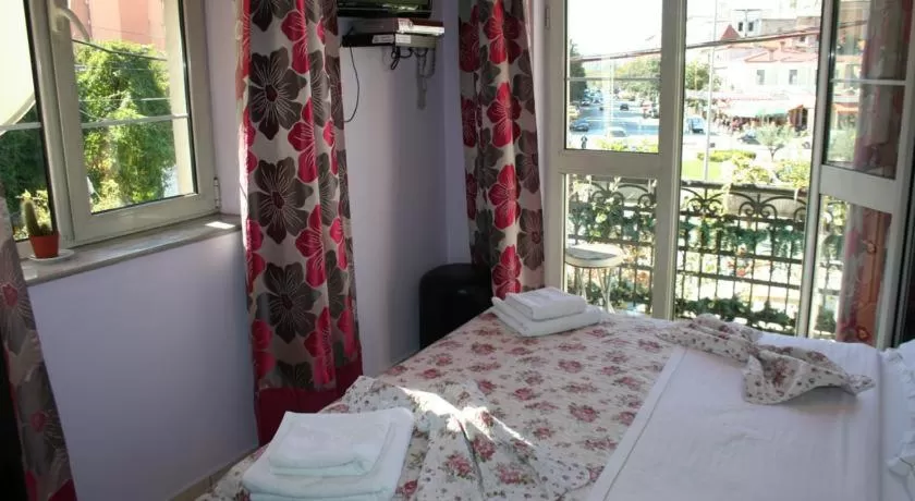 Bed in Jolly City Center Hotel