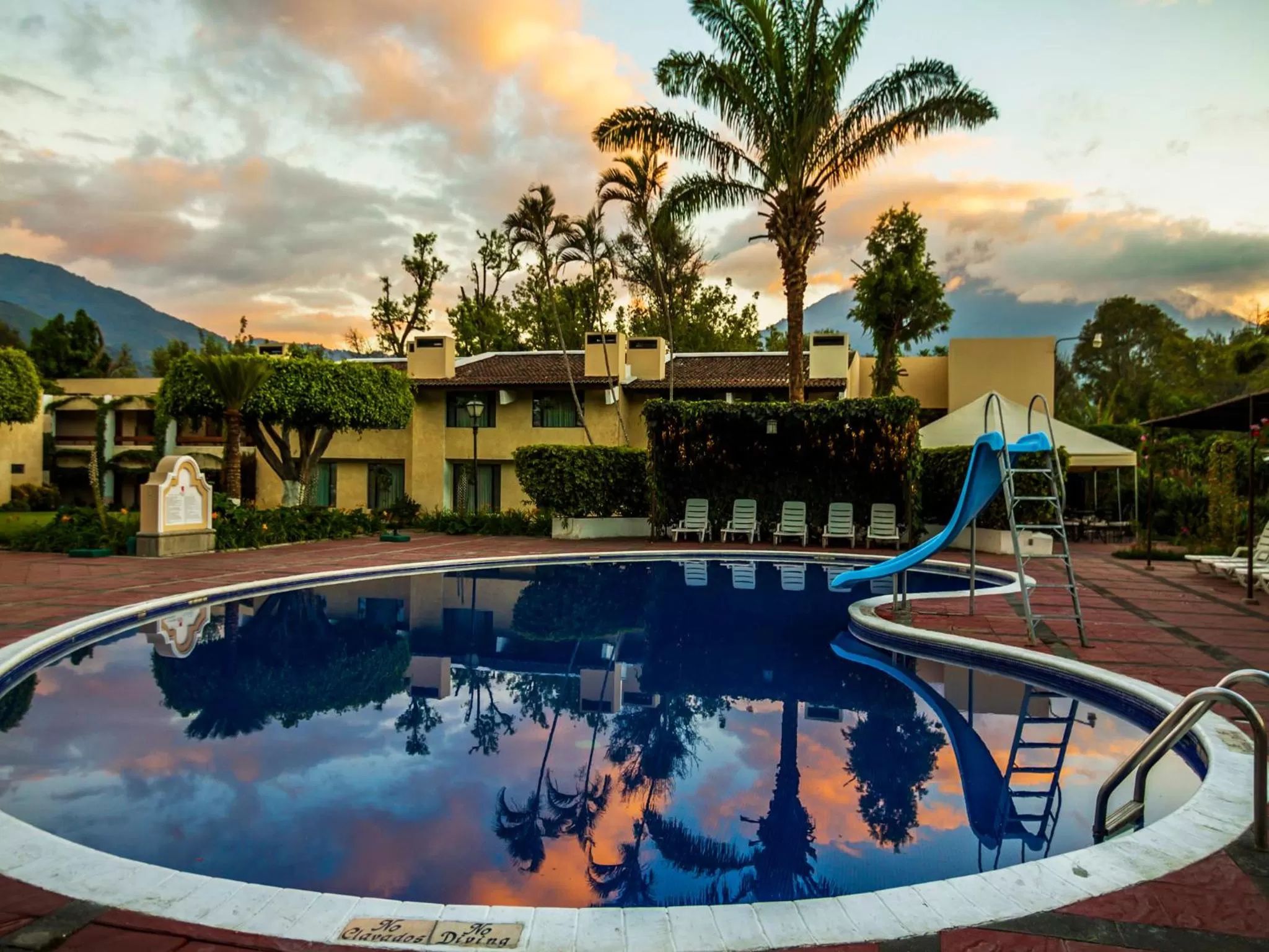 Swimming pool in Hotel Soleil La Antigua