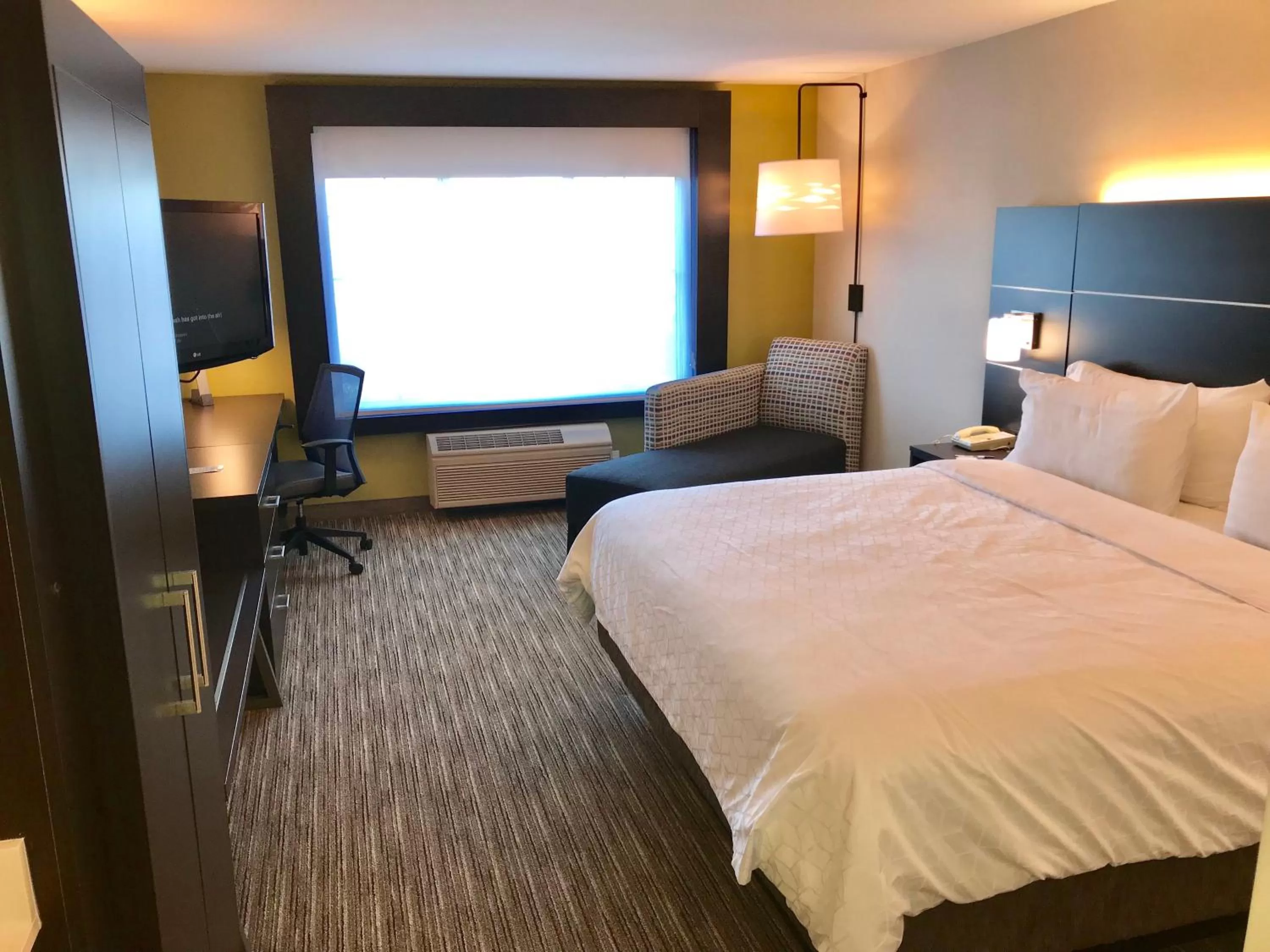 Photo of the whole room, Bed in Holiday Inn Express & Suites Tracy by IHG