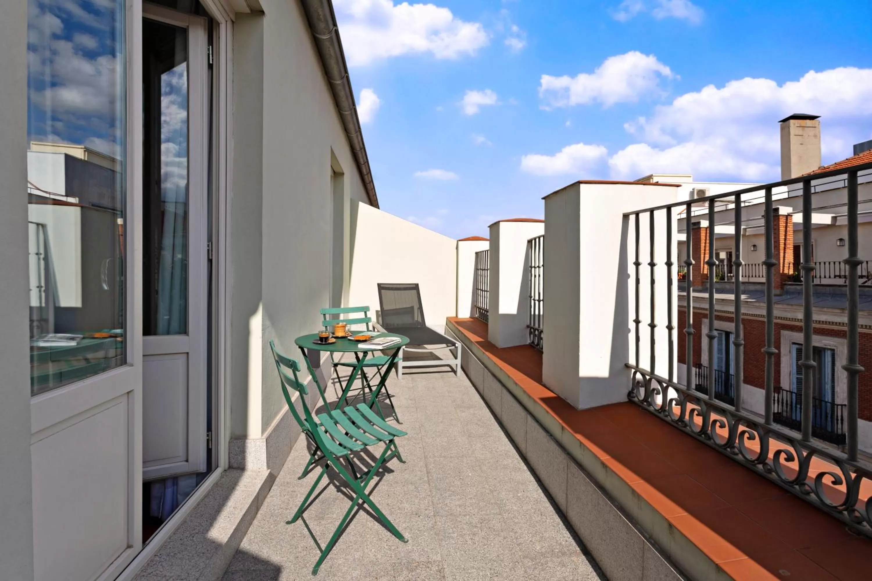 Balcony/Terrace in One Shot Prado