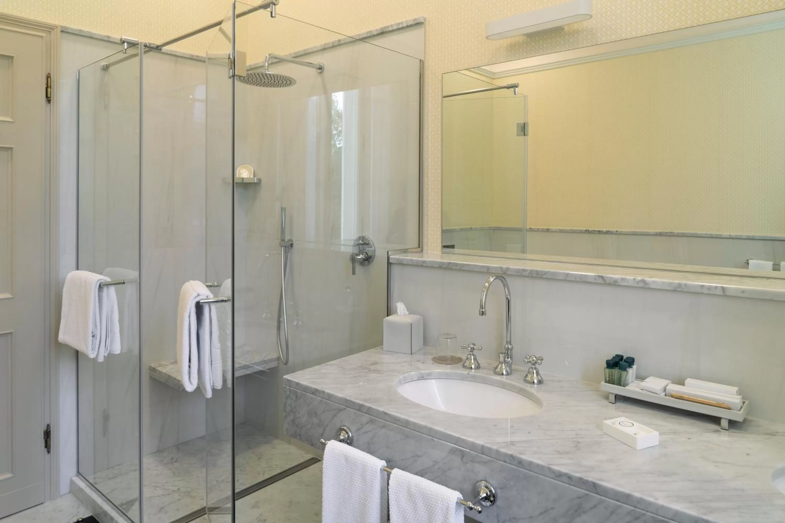 Shower in Villa Abbondanzi Resort