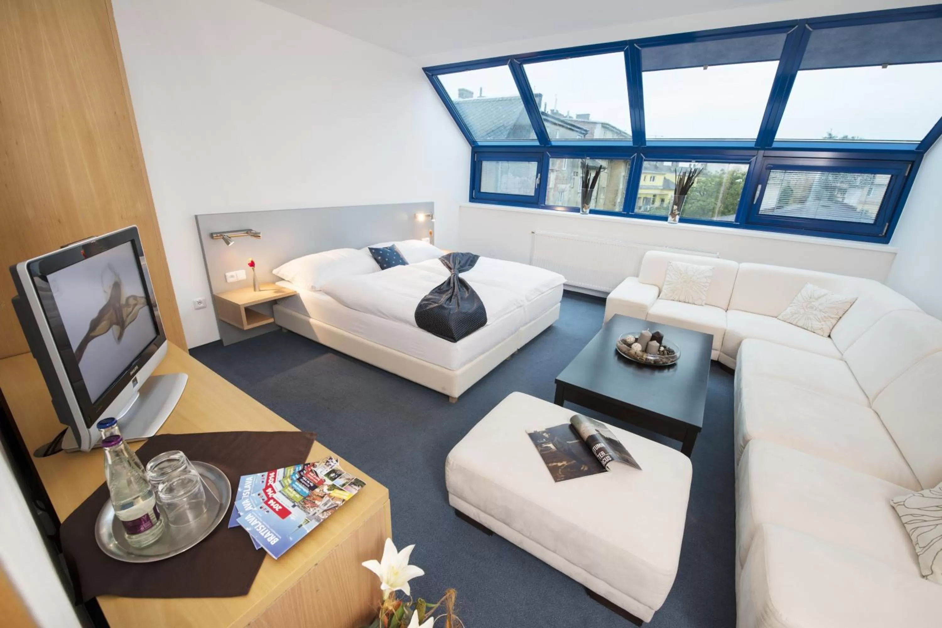 Bed in Felicity Garni Hotel