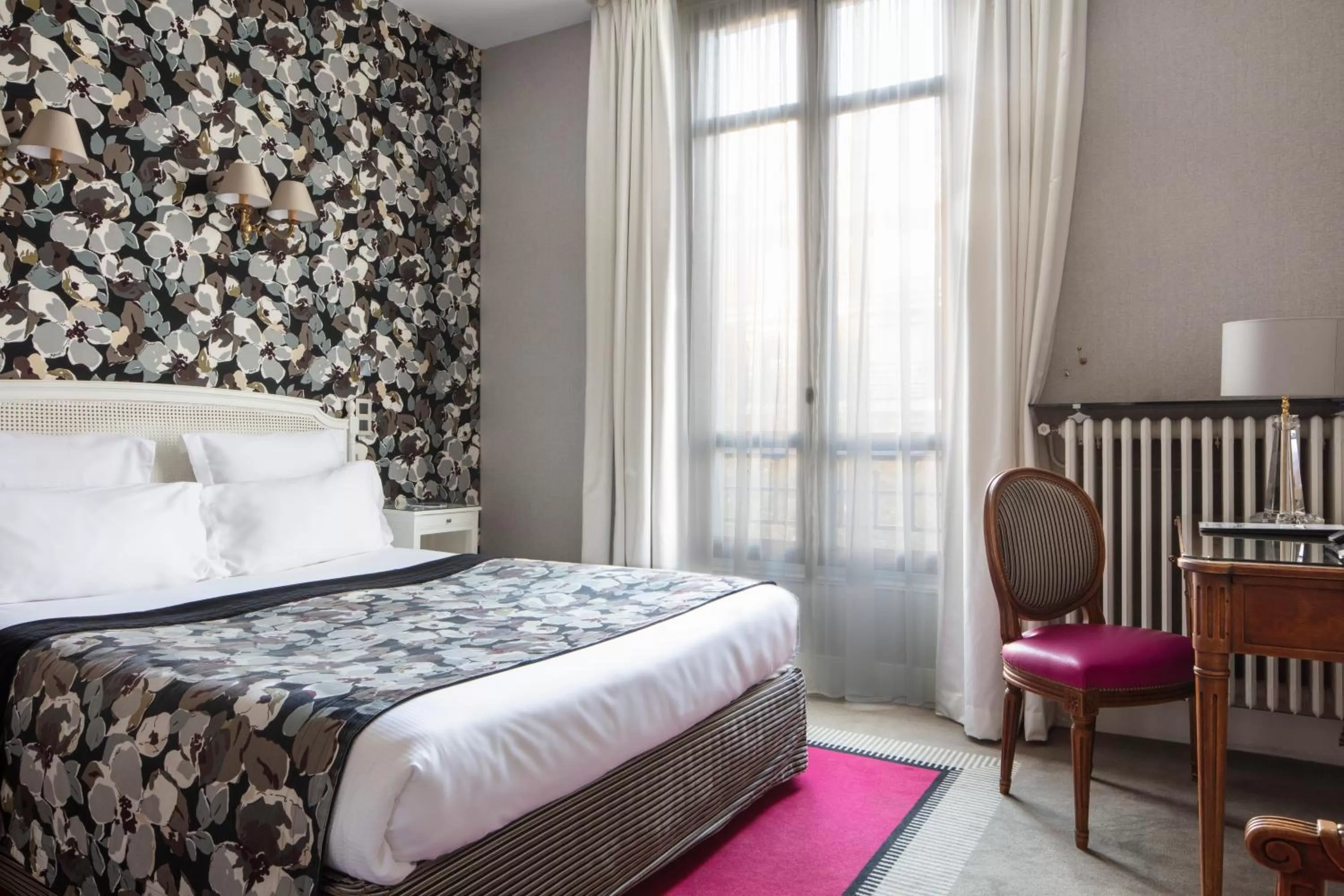 Photo of the whole room, Bed in Hôtel Regent's Garden - Astotel