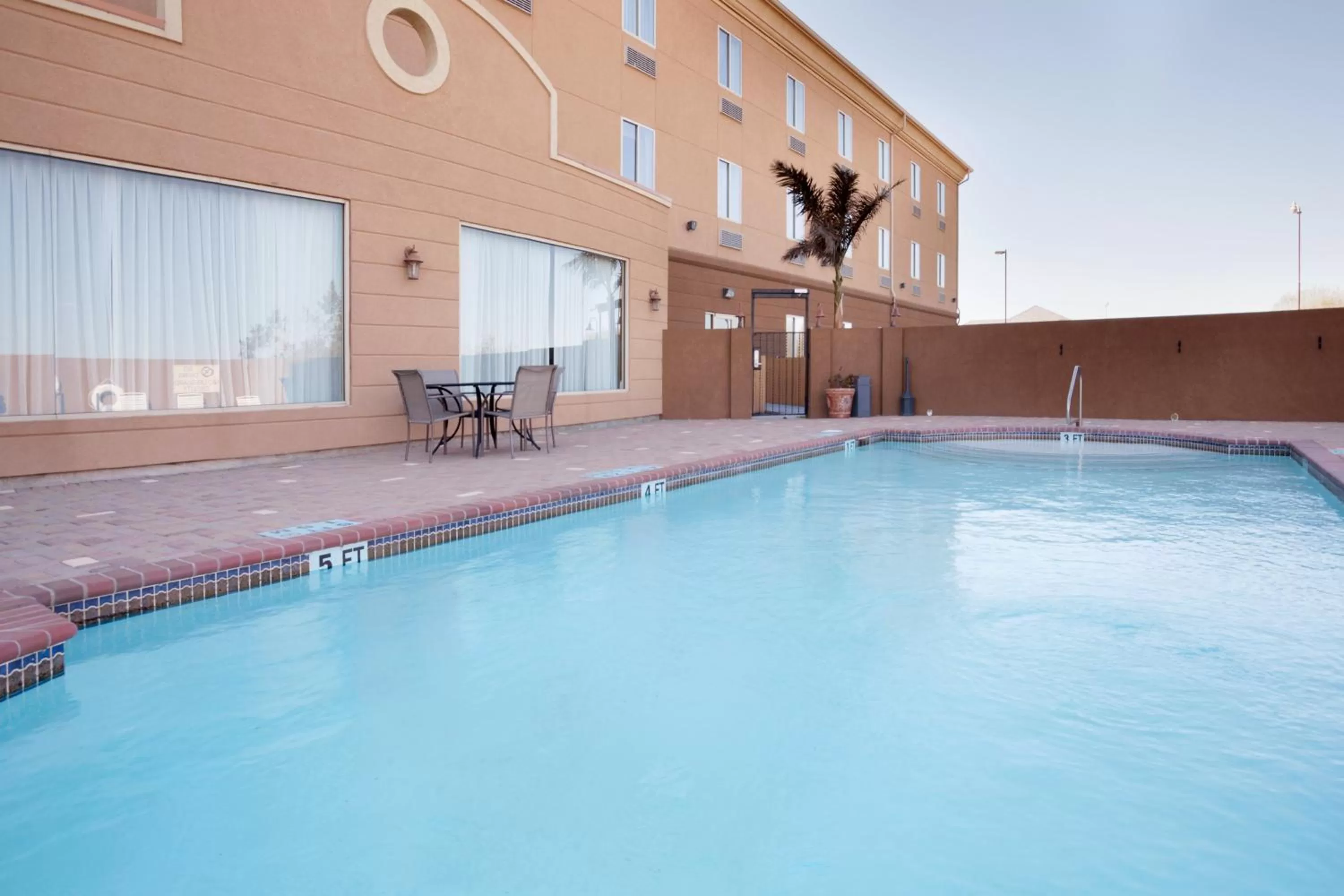Swimming pool in Holiday Inn Express Hotel & Suites Zapata by IHG