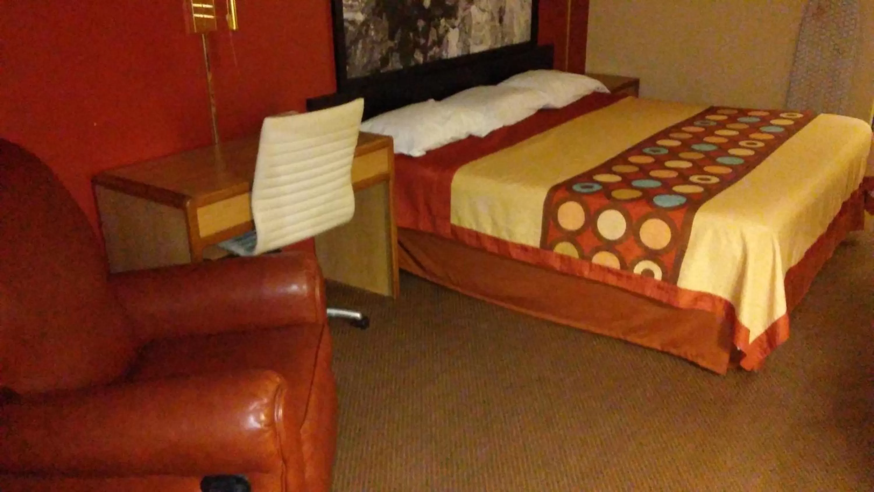 Bed in Super 8 by Wyndham Mount Vernon