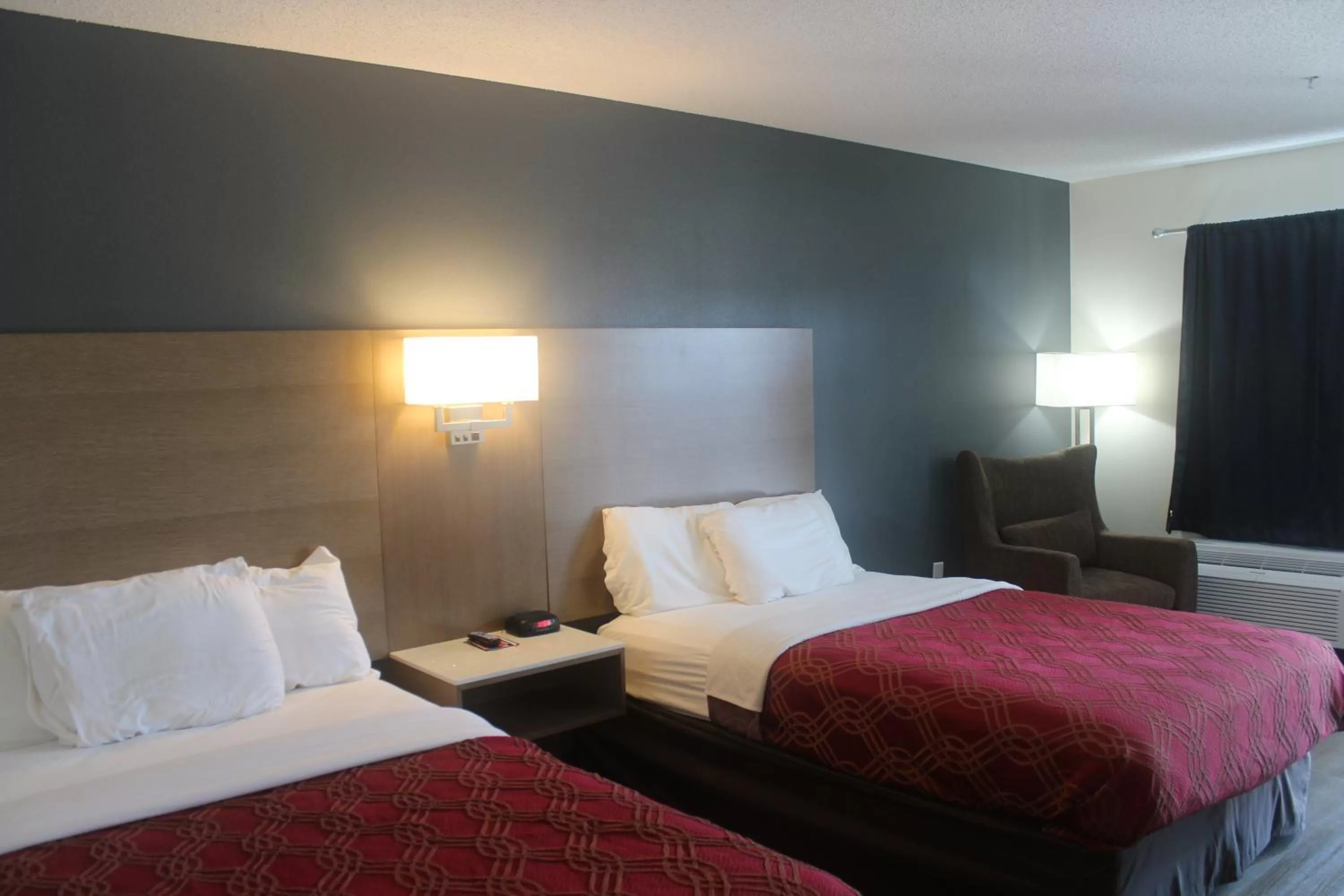 Bed in Econo Lodge Crystal Coast