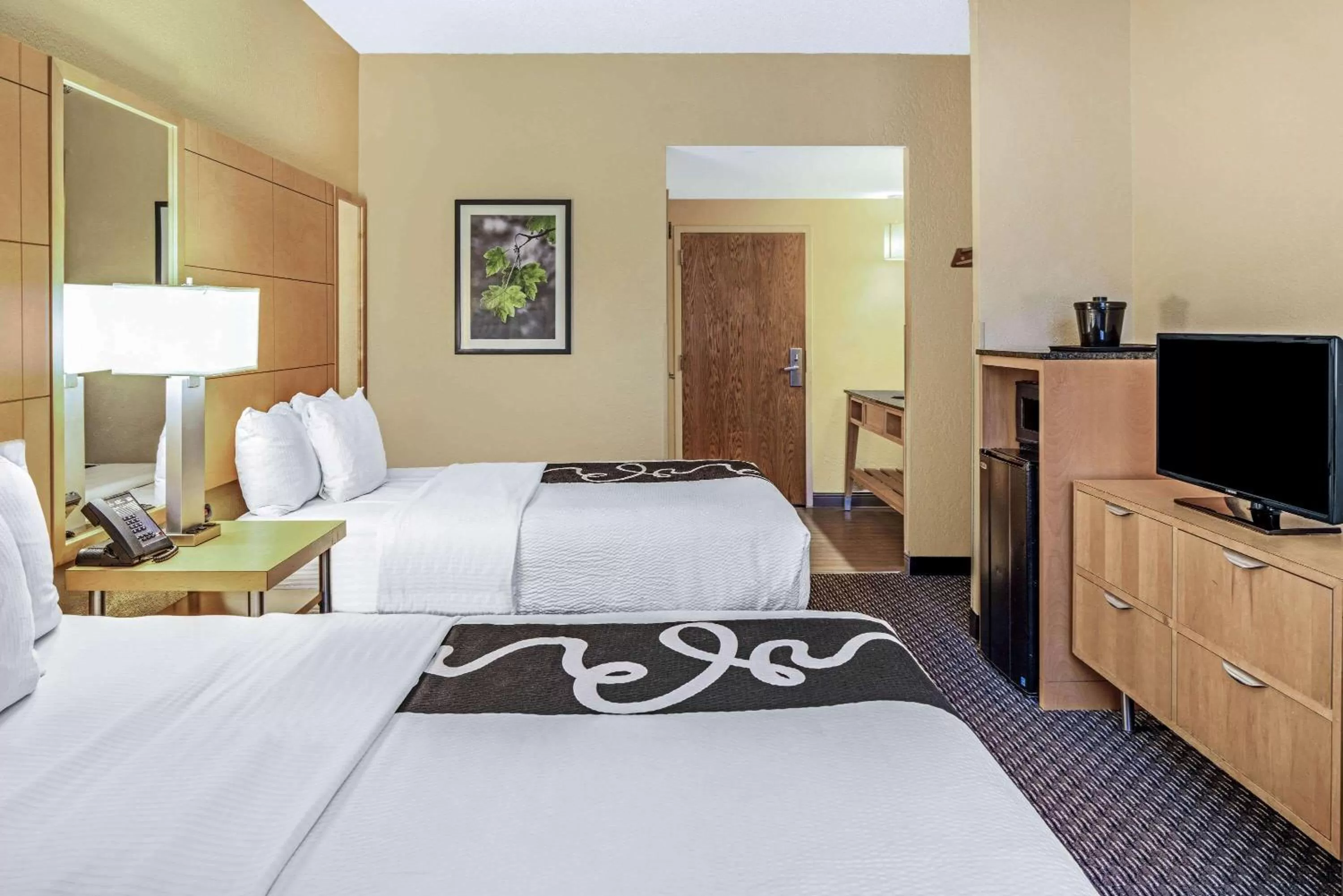 Photo of the whole room, Bed in La Quinta by Wyndham Naples Downtown