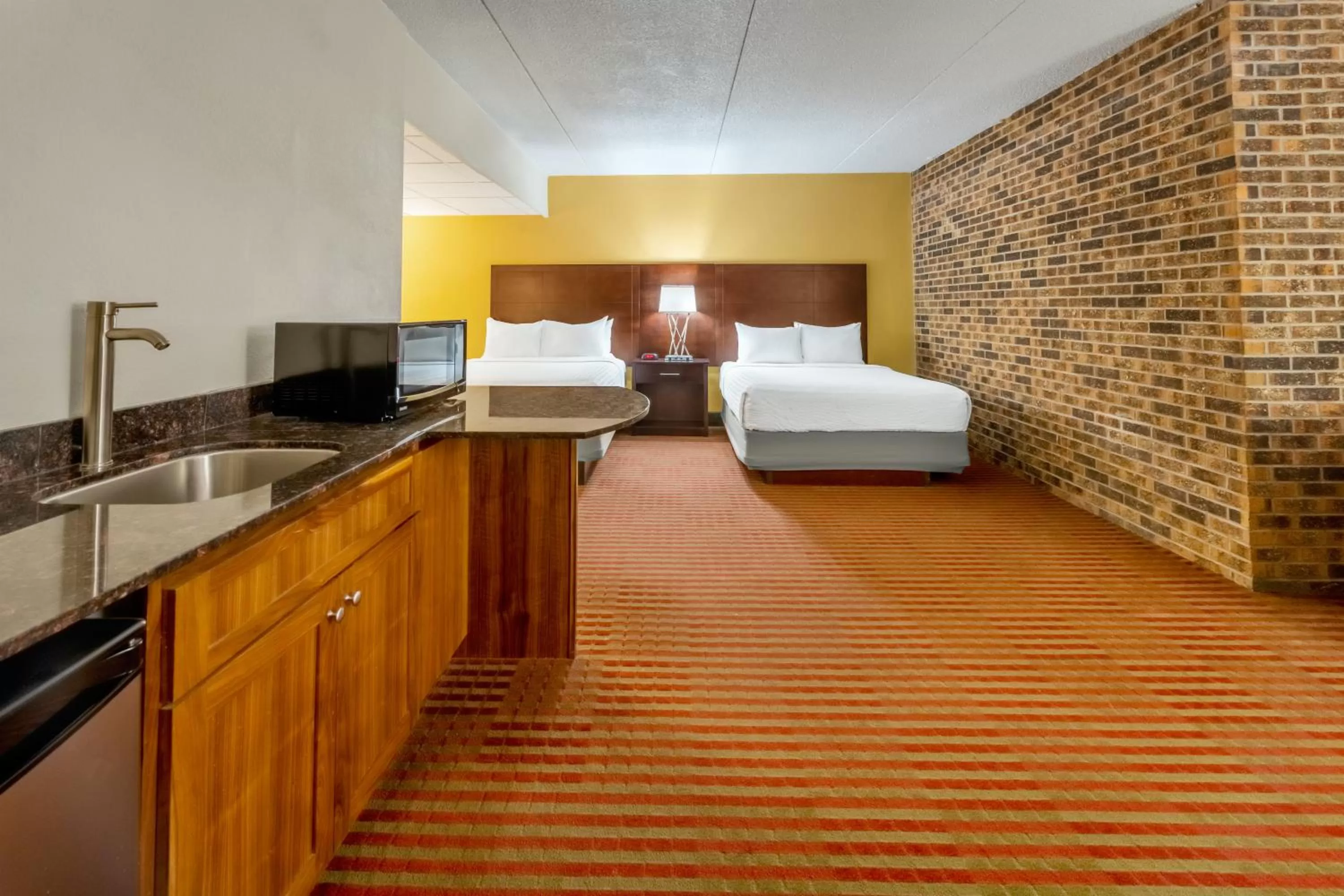 Photo of the whole room, Bed in Grand Williston Hotel and Conference Center