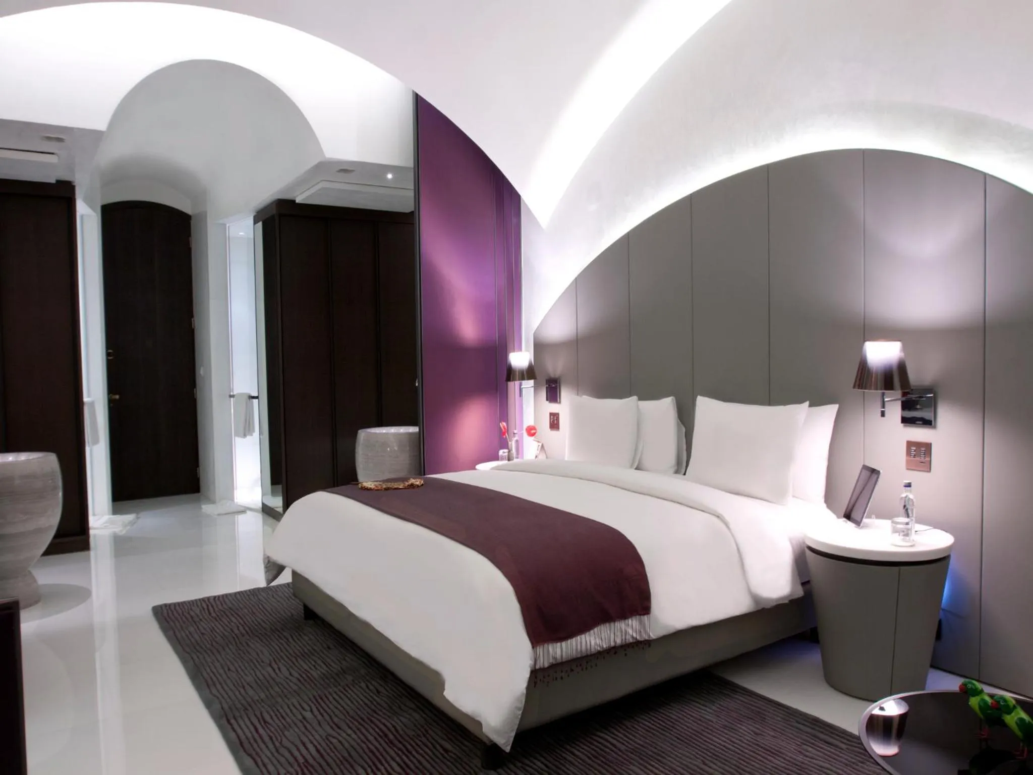 Photo of the whole room, Bed in The Roseate