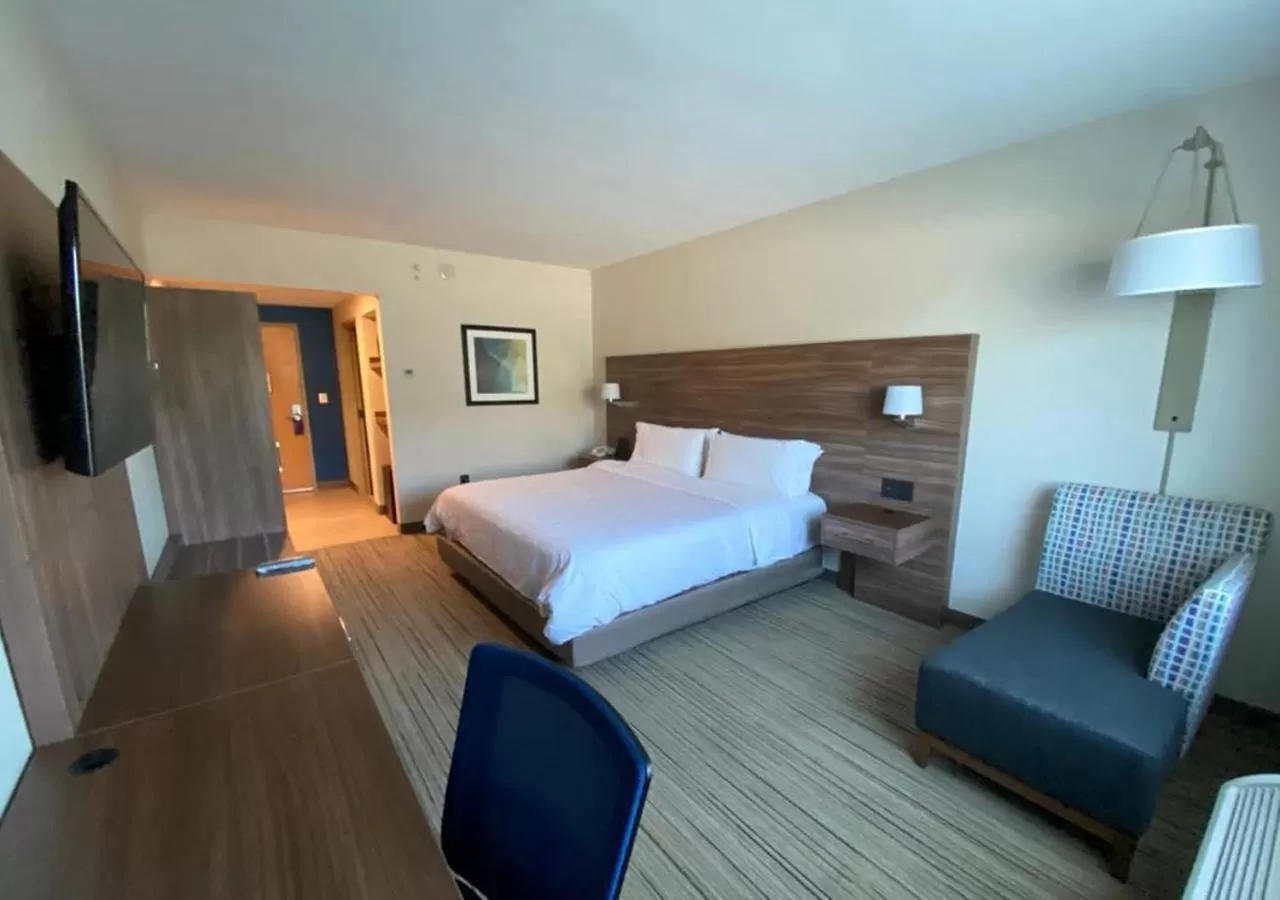 Bedroom, Bed in Holiday Inn Express Hotel & Suites CD. Juarez - Las Misiones by IHG