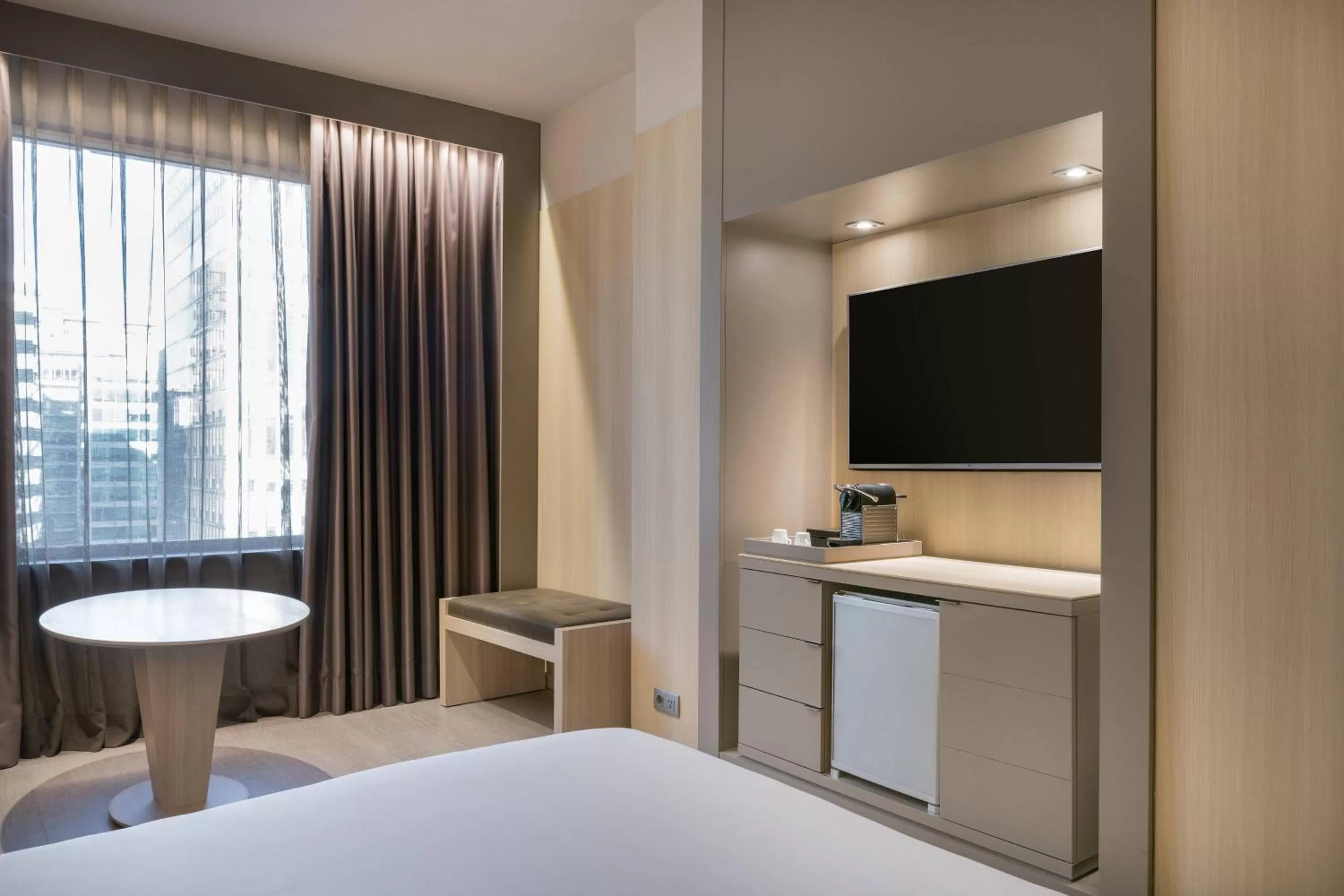 Standard Room King, Guest room, 1 King, City view in The Westin Madrid Cuzco