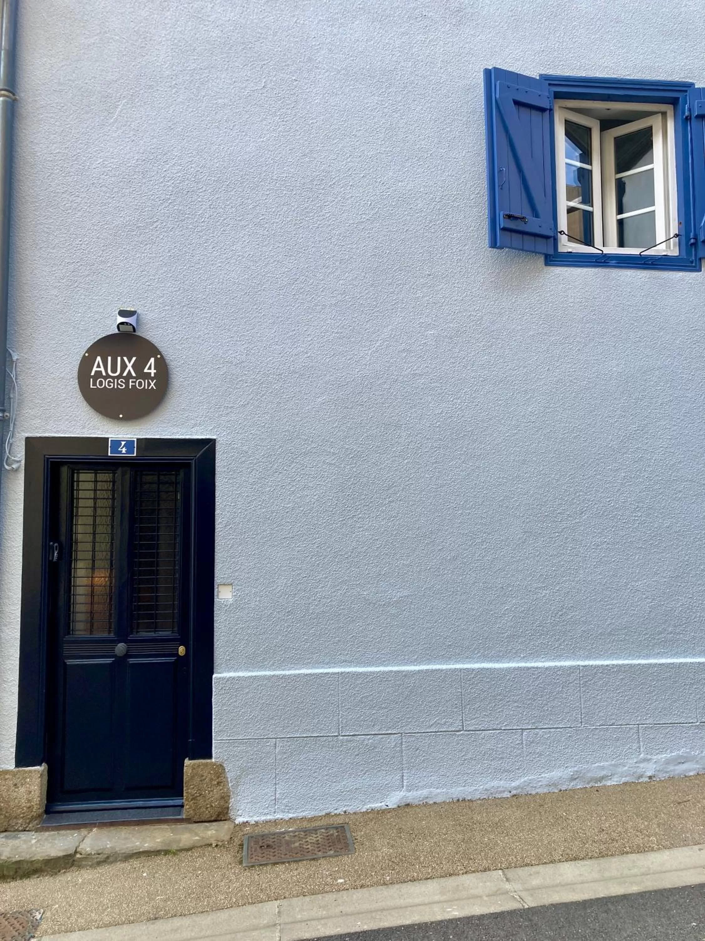 Property building in AUX 4 LOGIS - Studio Le Roof - Une vue splendide - Petit déjeuner offert 1ère nuit