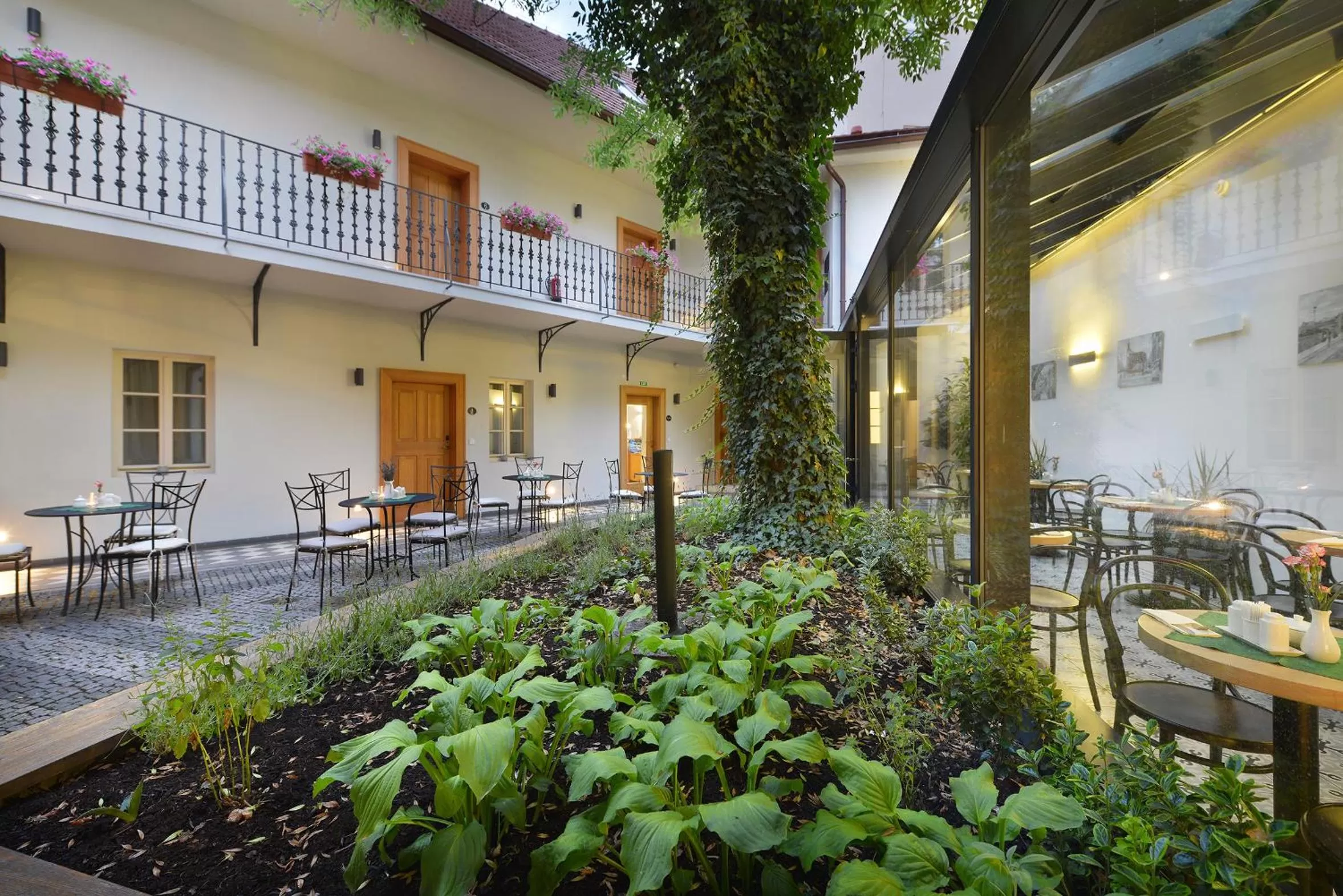 locker in Hotel At the White Lily