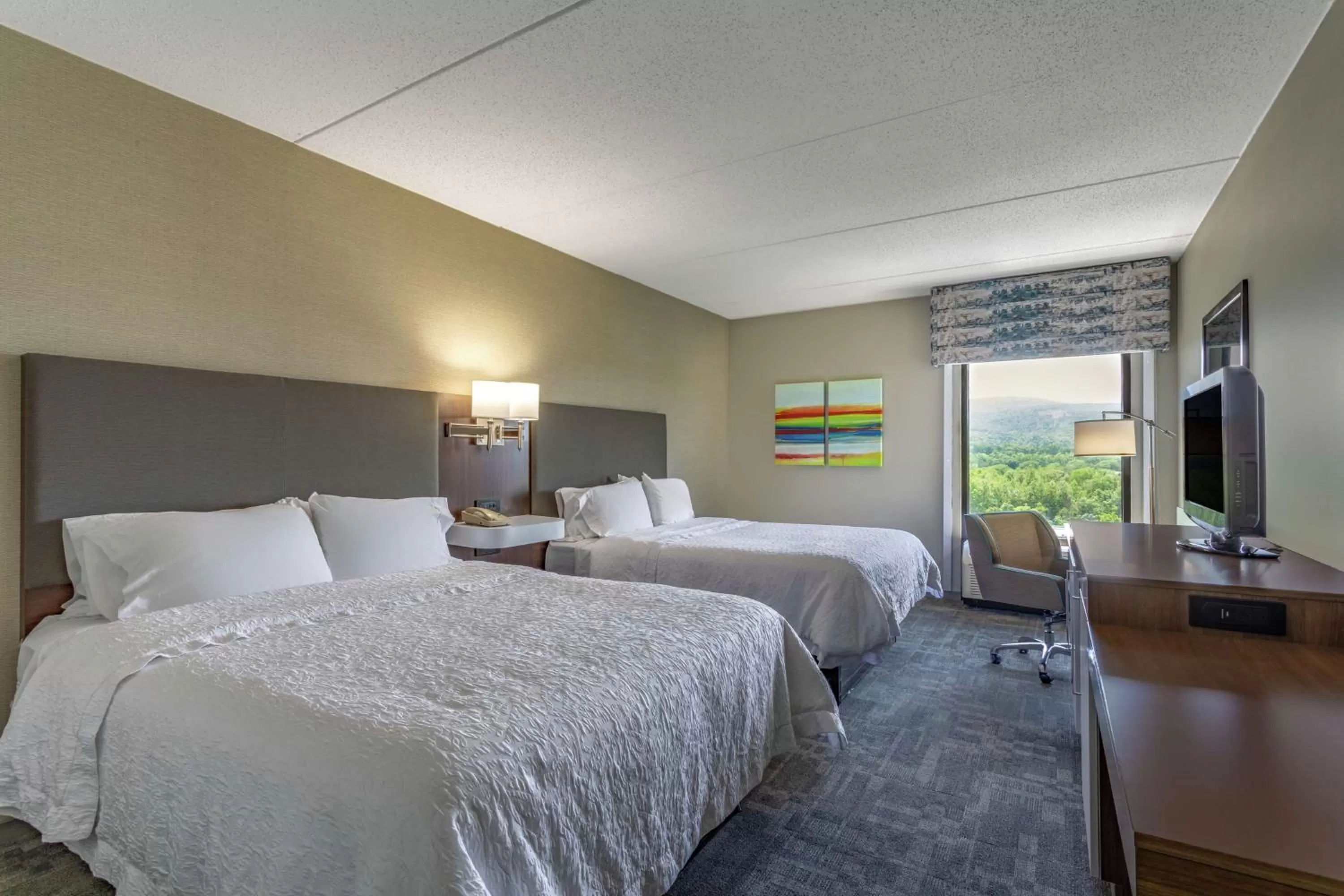 Bedroom, Bed in Hampton Inn Bedford