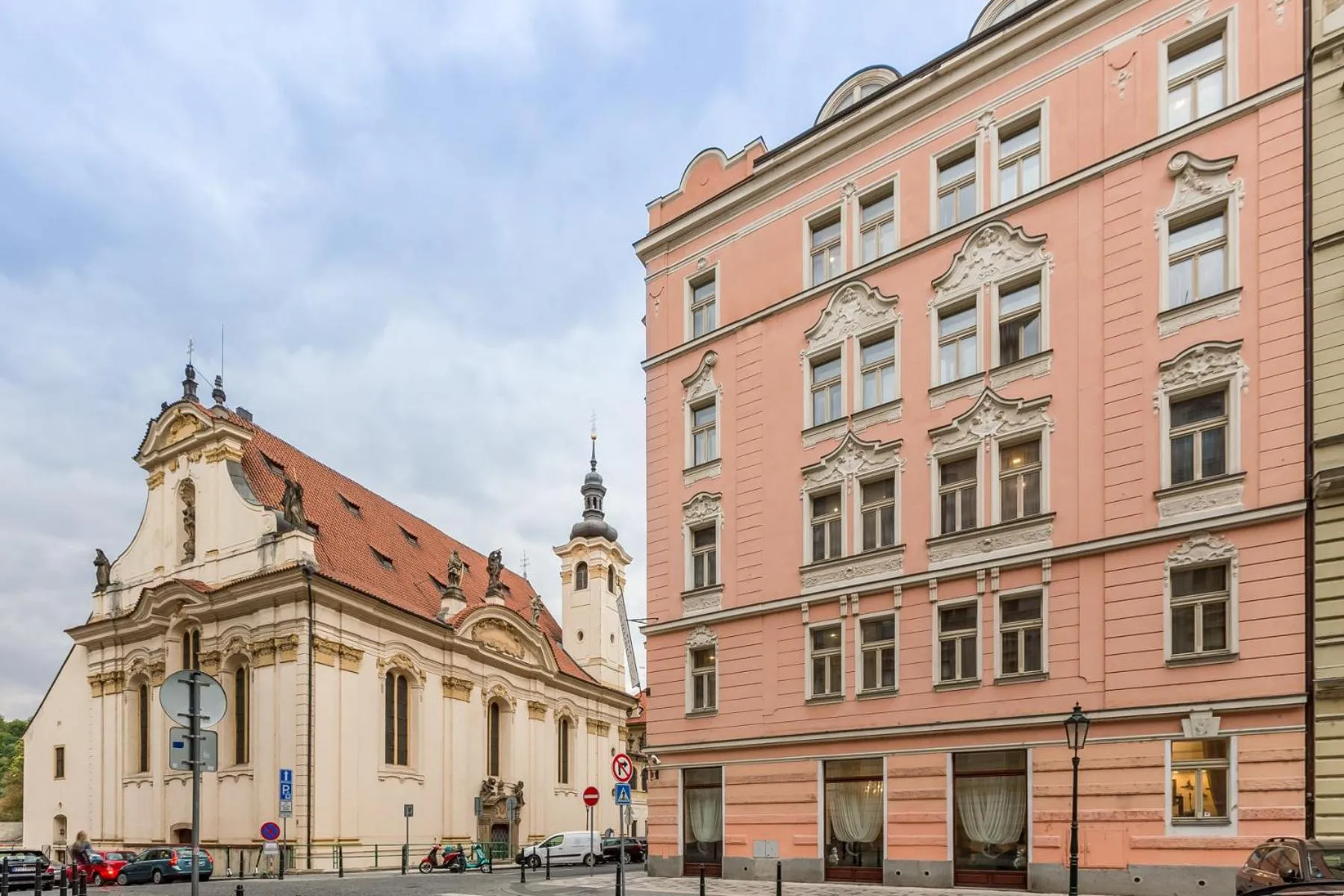 Property building in Hotel Caruso Old Town
