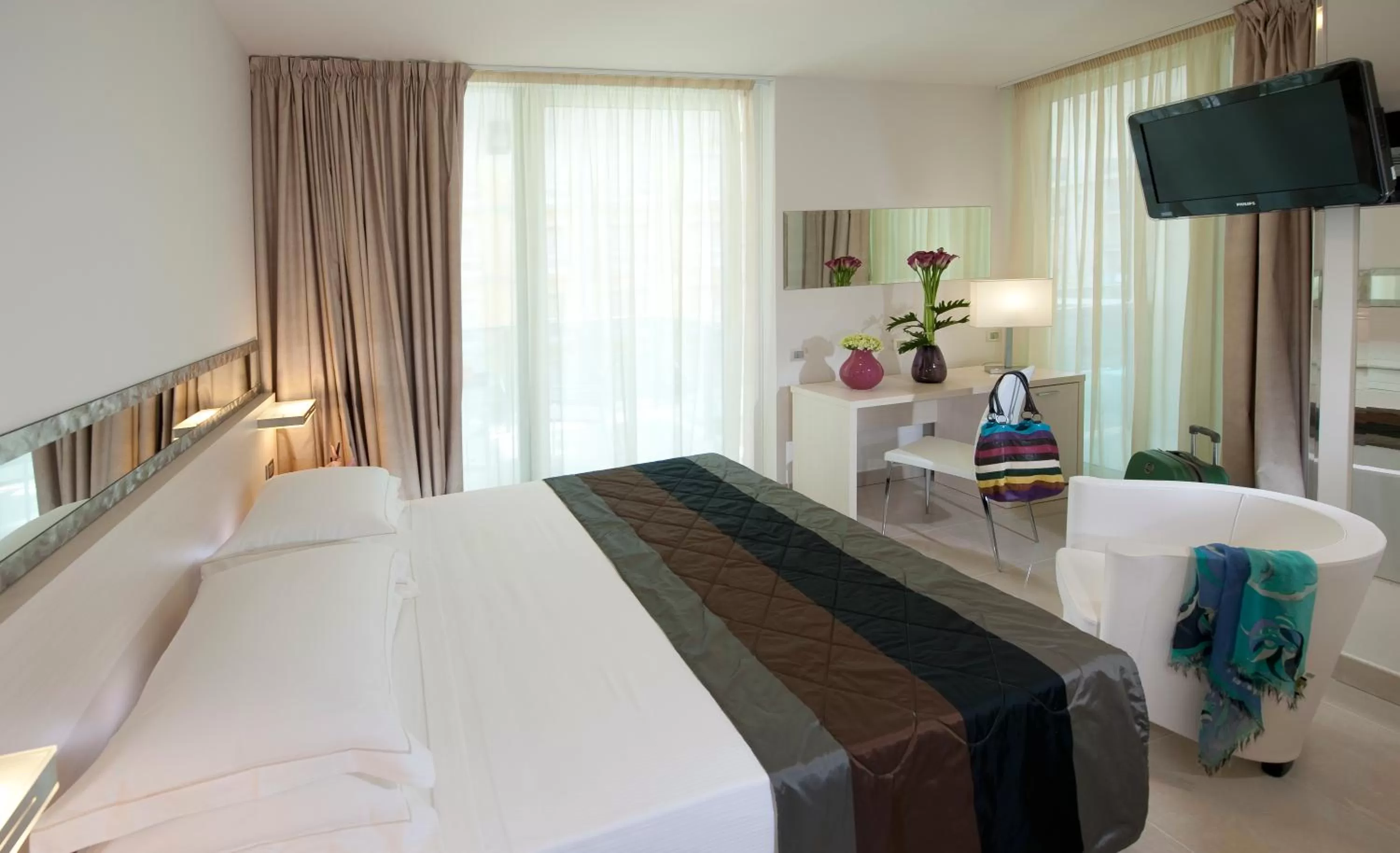 Classic Double Room with Balcony and Partial Sea View in Mercure Hotel Rimini Artis