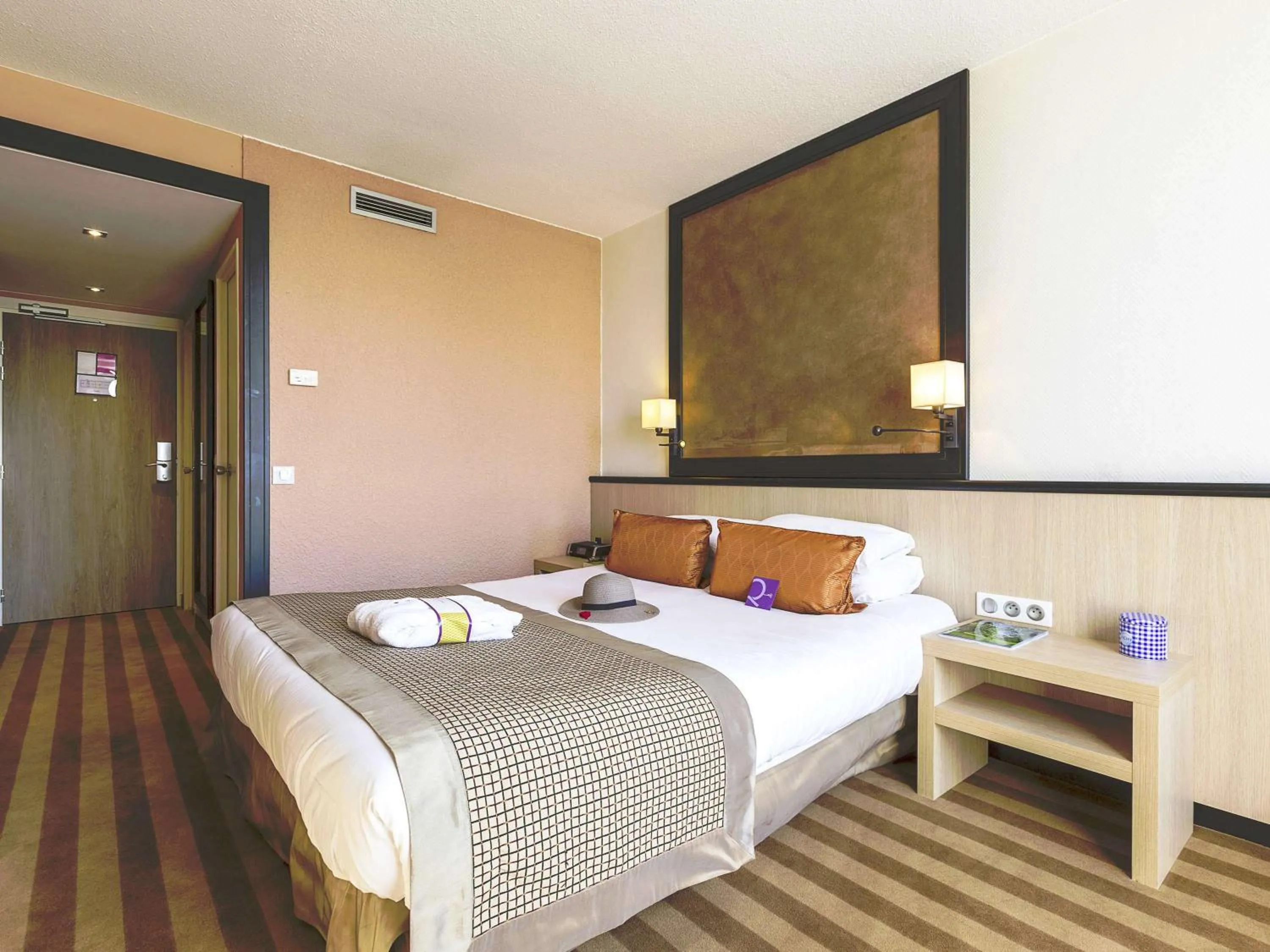 Photo of the whole room, Bed in Mercure Vichy Thermalia