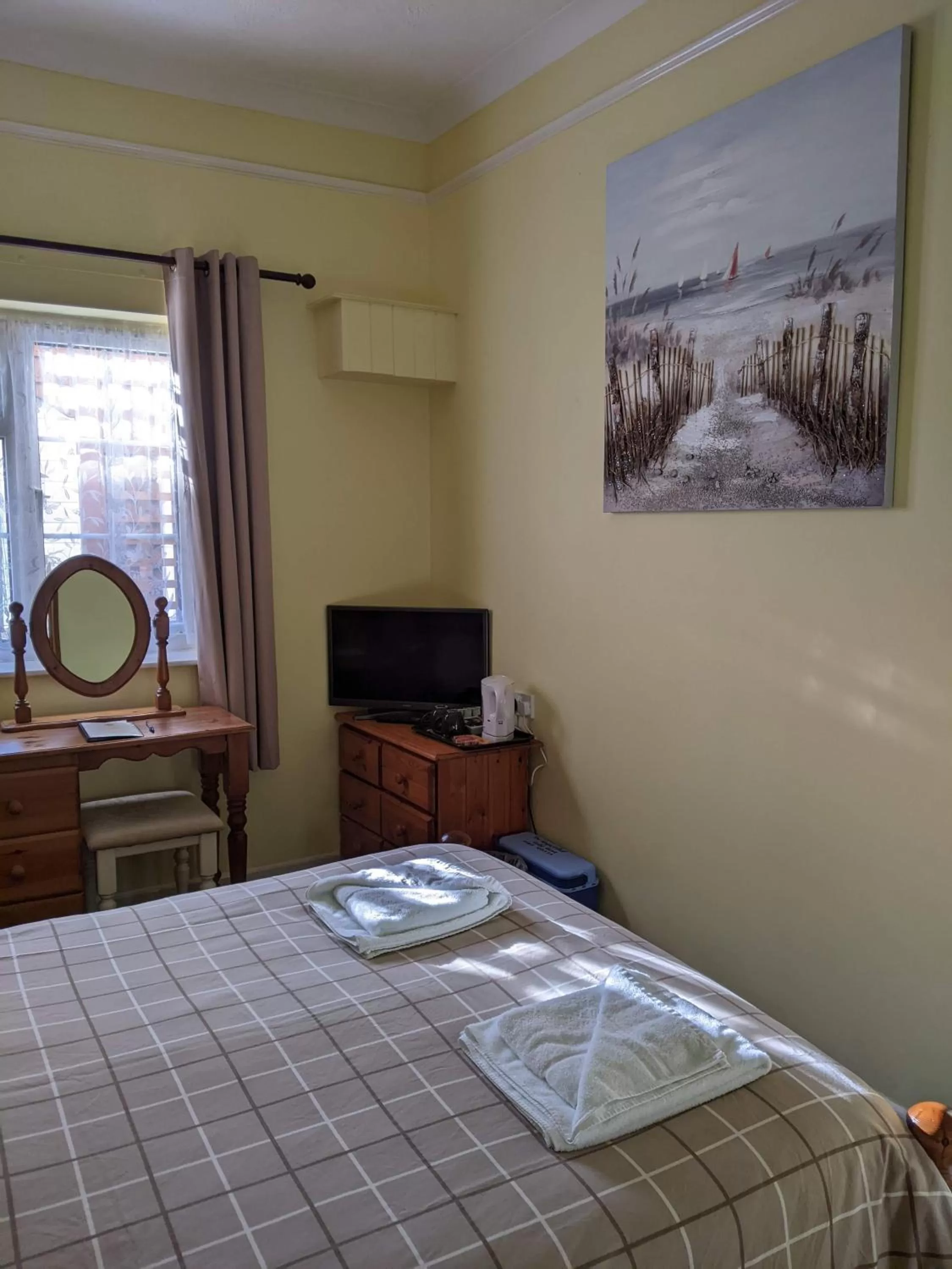 Bed in Kingswinford Guest House with Free Parking