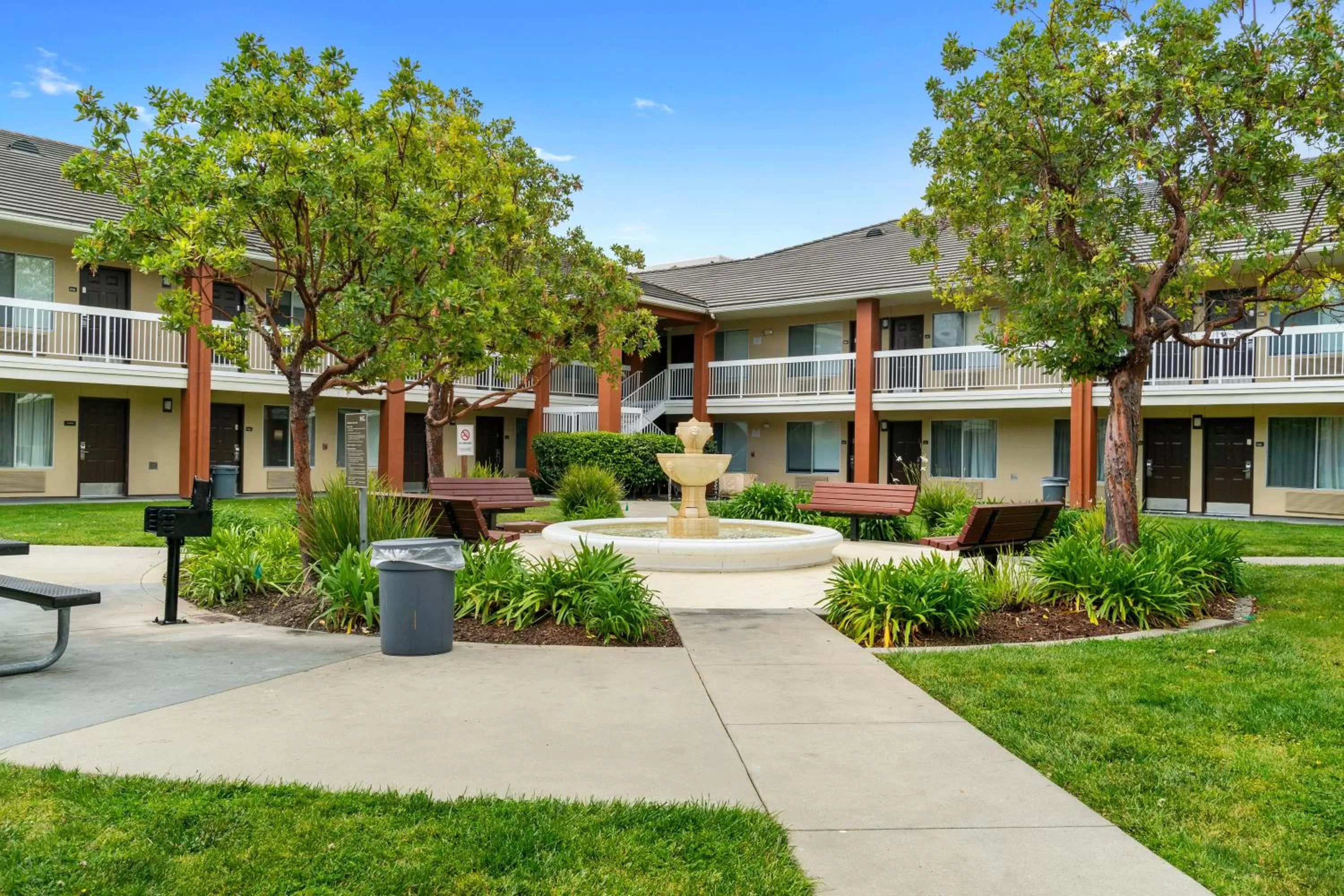 BBQ facilities in Extended Stay America Suites - San Francisco - San Mateo - SFO