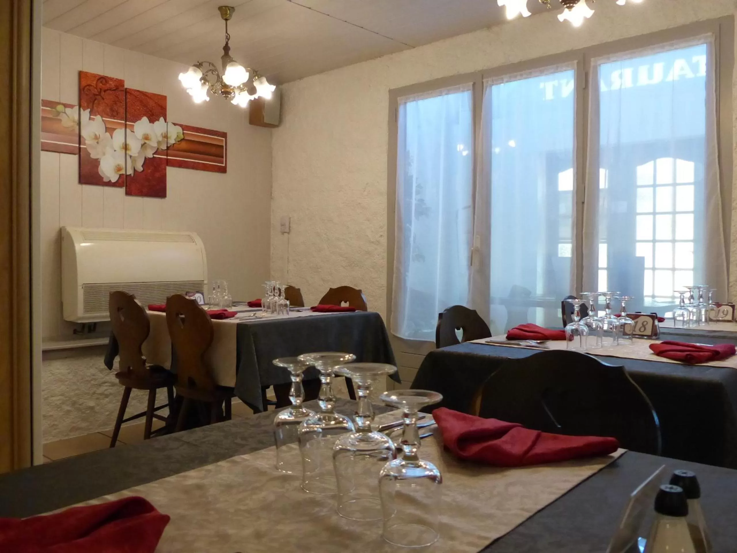 Restaurant/places to eat in La Vieille Ferme