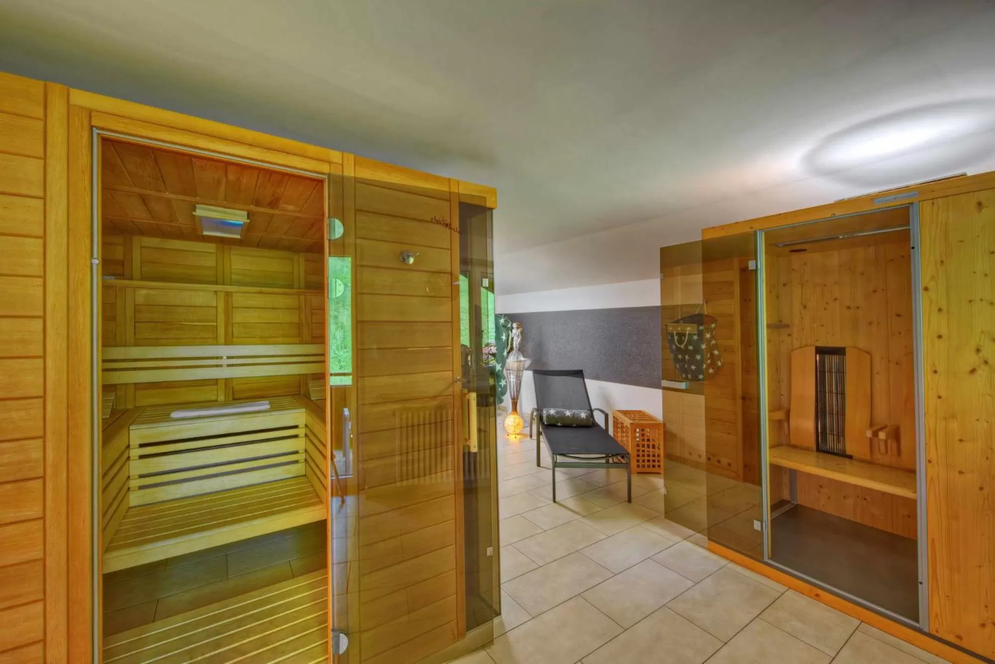 Sauna, Bed in Allgäuer Panoramahotel