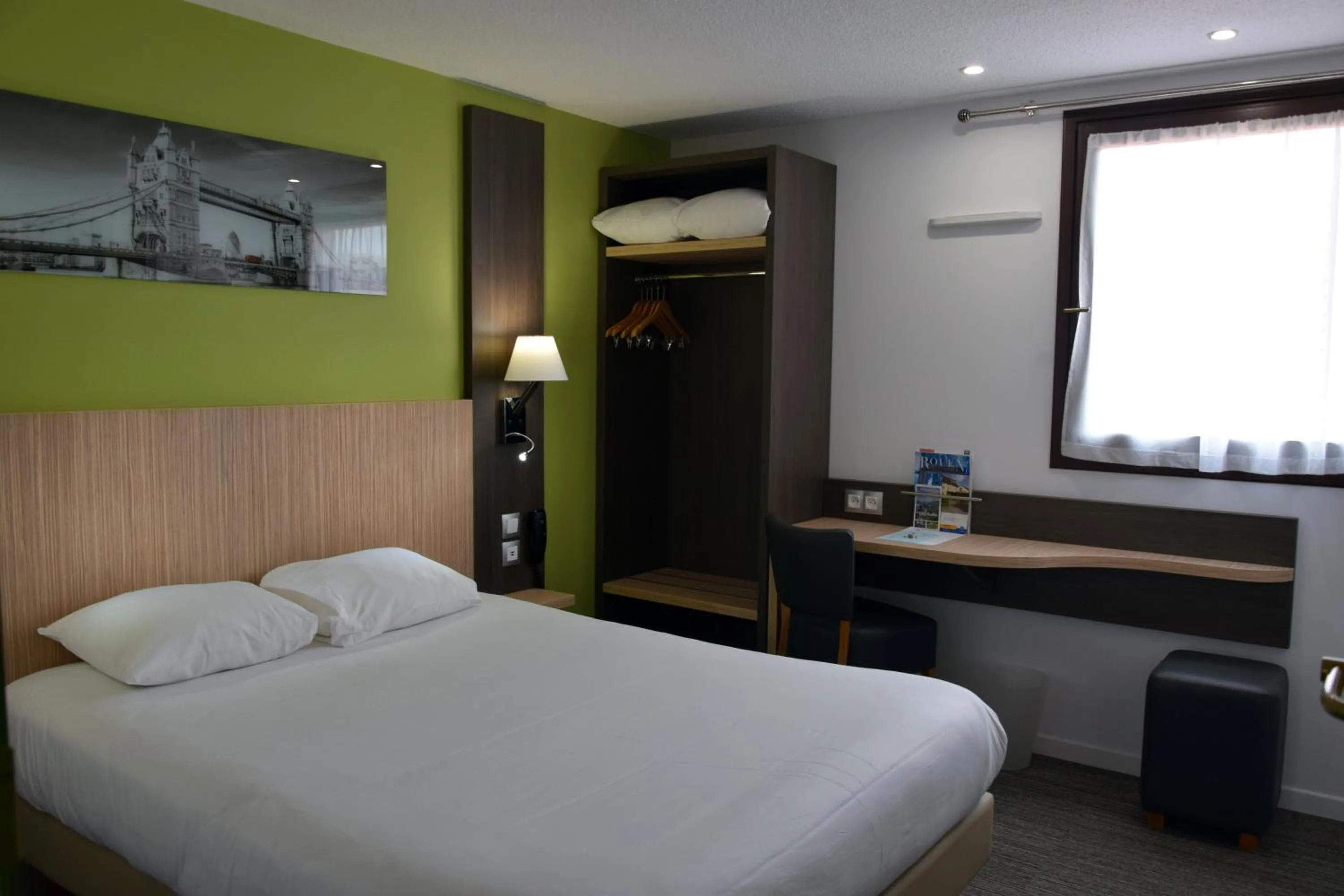 Photo of the whole room, Bed in Contact Hotel Le Seino Marin - Cléon Elbeuf Rouen