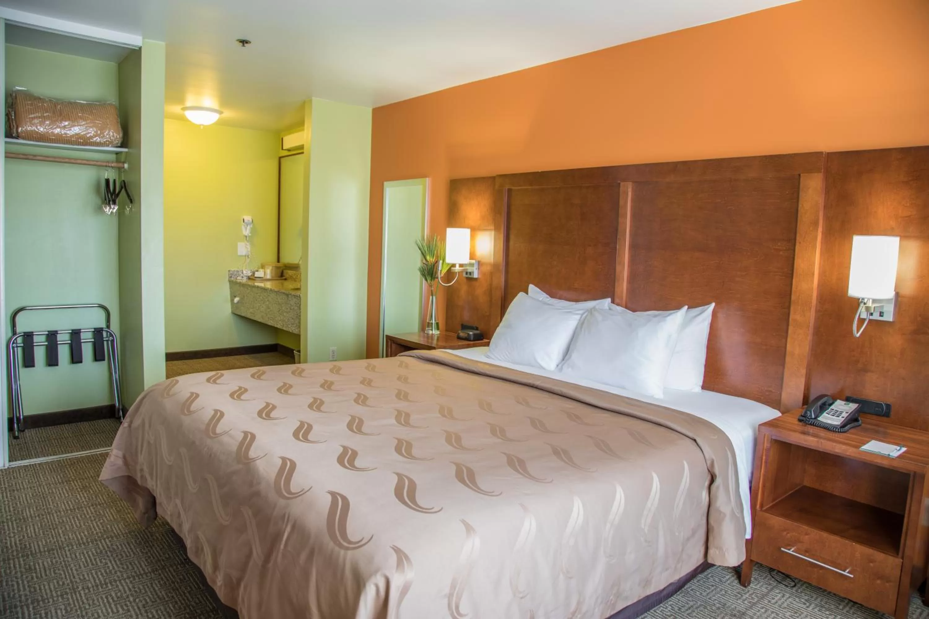 Bedroom, Bed in Quality Inn Merced Gateway to Yosemite