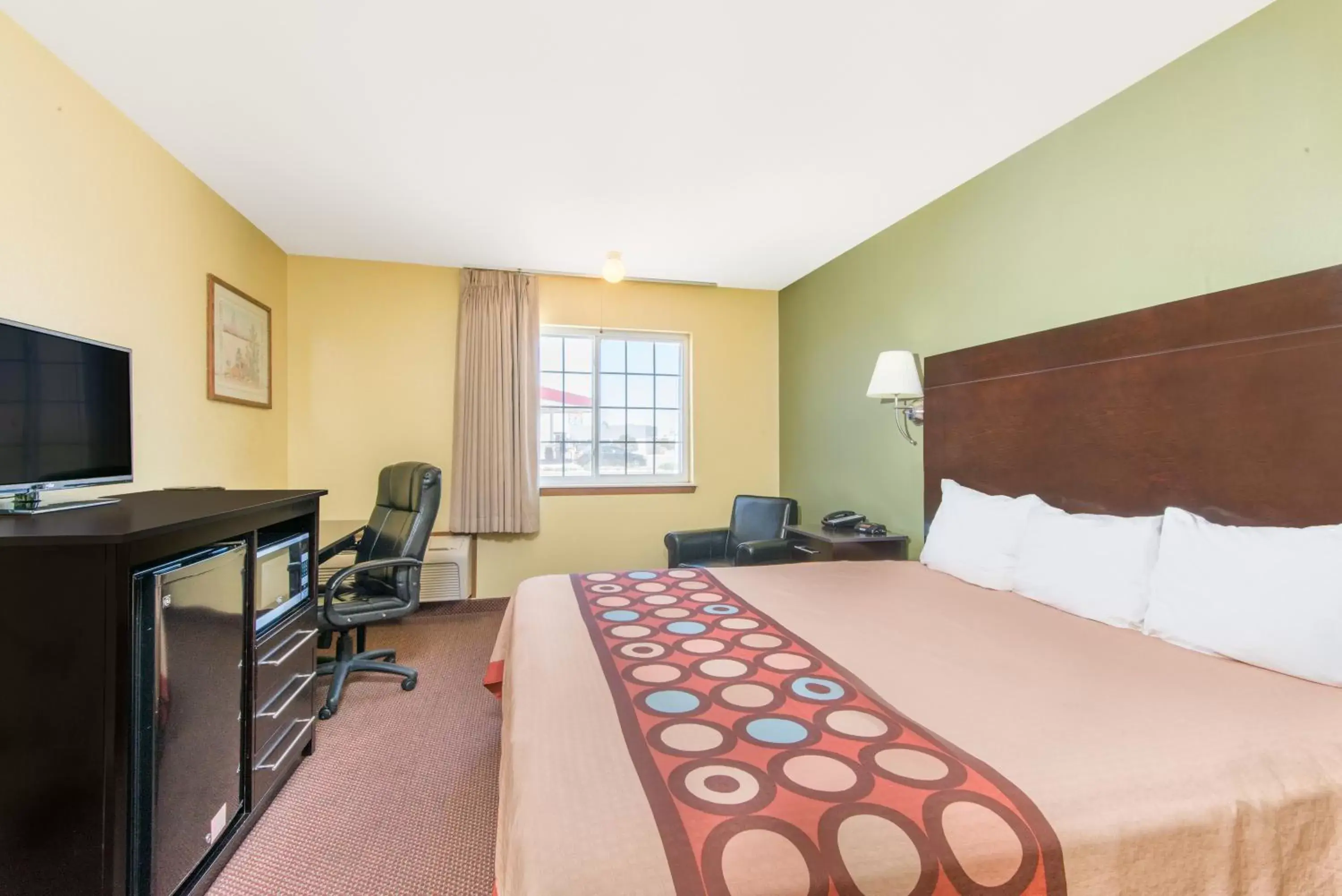 King Room - Non-Smoking in Super 8 by Wyndham Moriarty King Room - Non-Smoking in Super 8 by Wyndham Moriarty