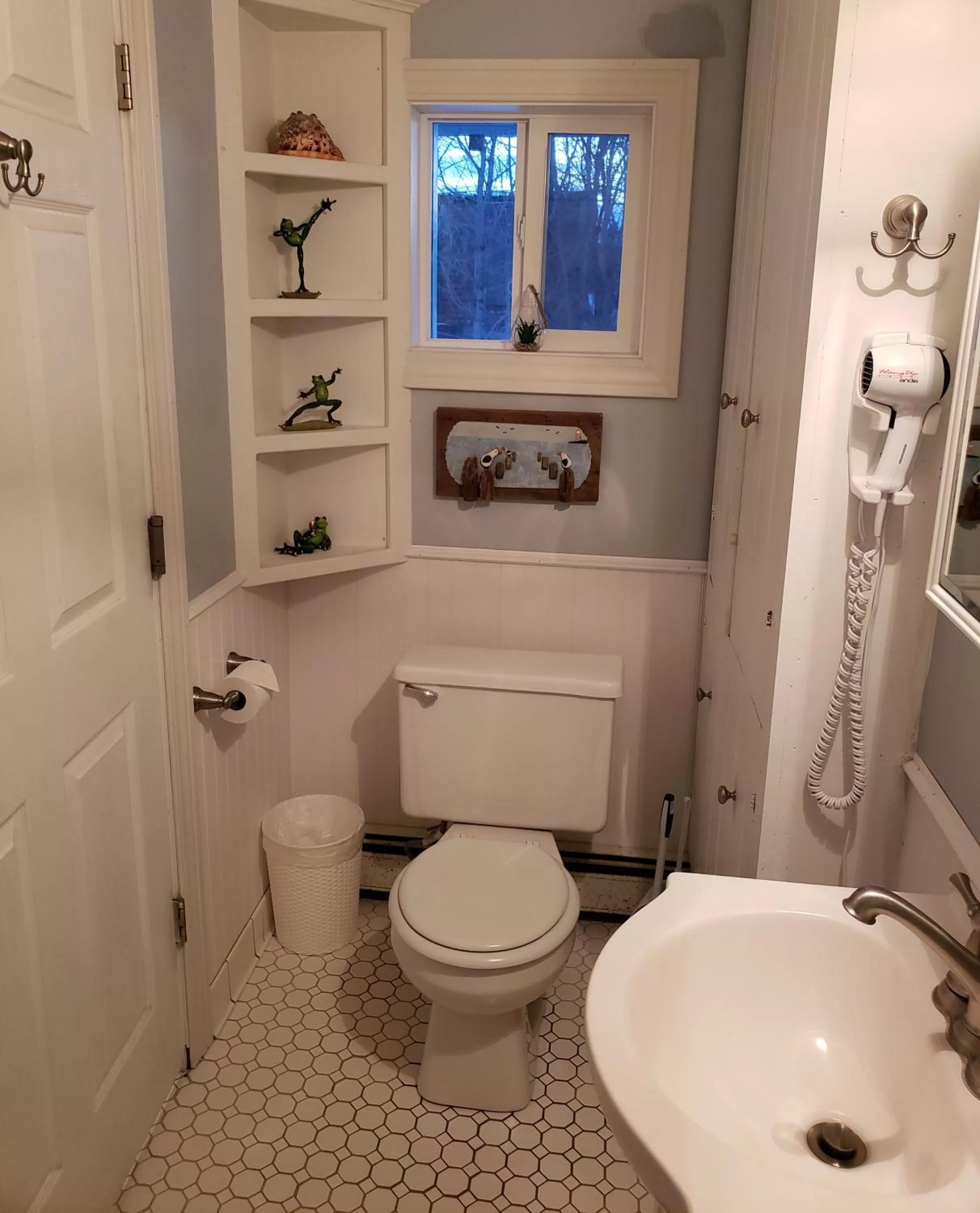 Shower, Bathroom in The Eastland Motel