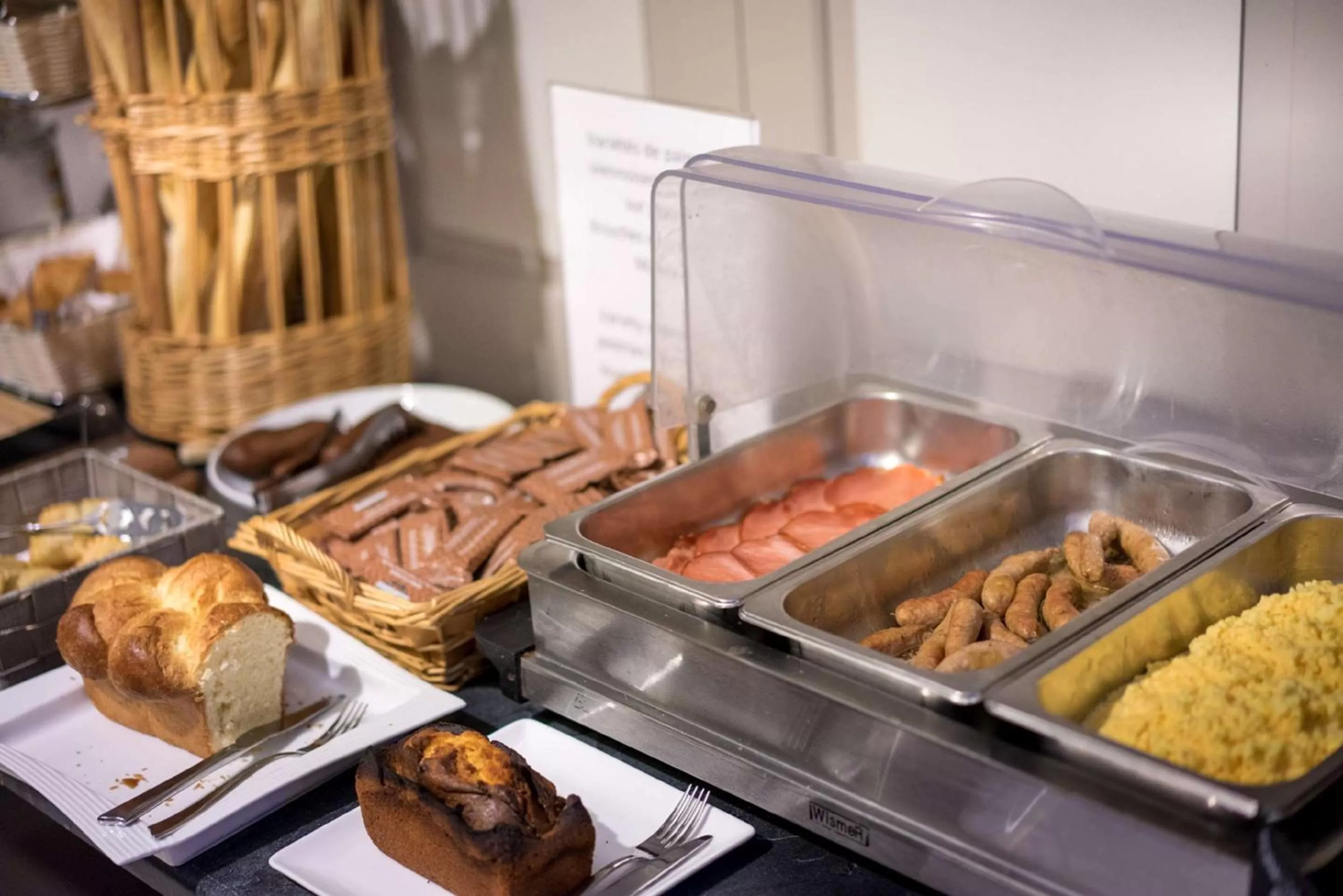 Restaurant/places to eat in Best Western Hotel Ile de France