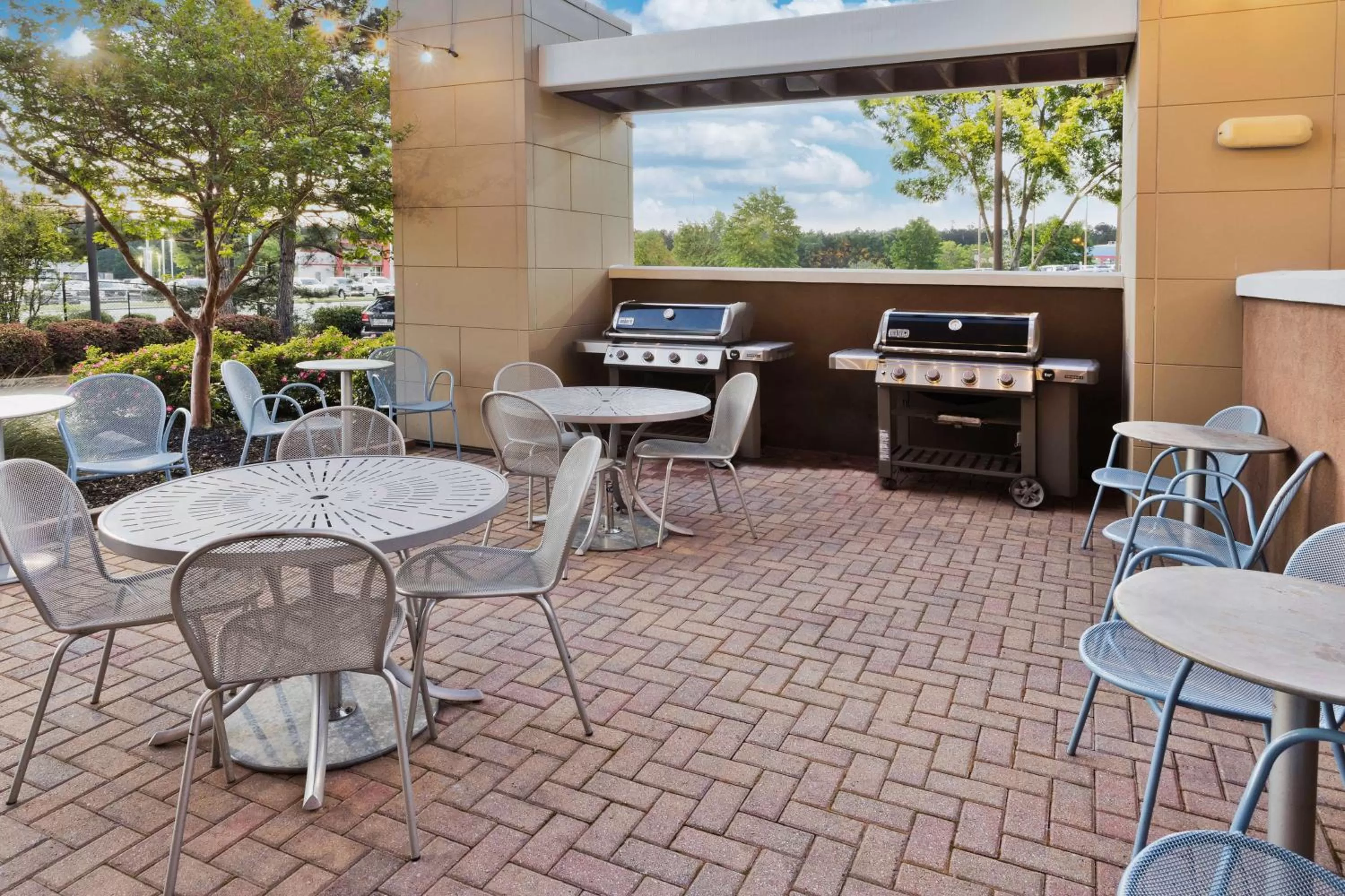Dining area in Home2 Suites by Hilton Columbus
