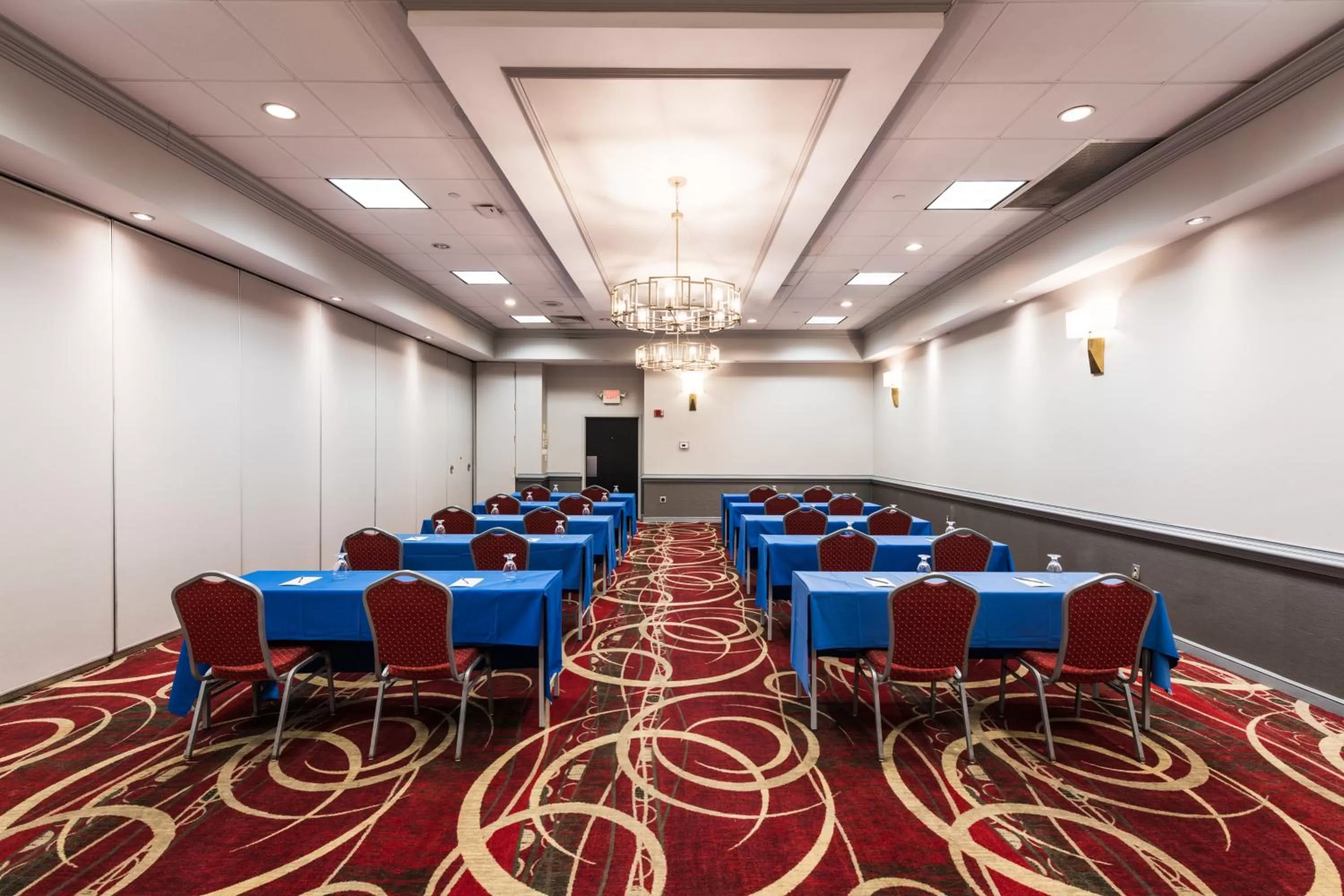 Meeting/conference room in Crowne Plaza Newark Airport by IHG