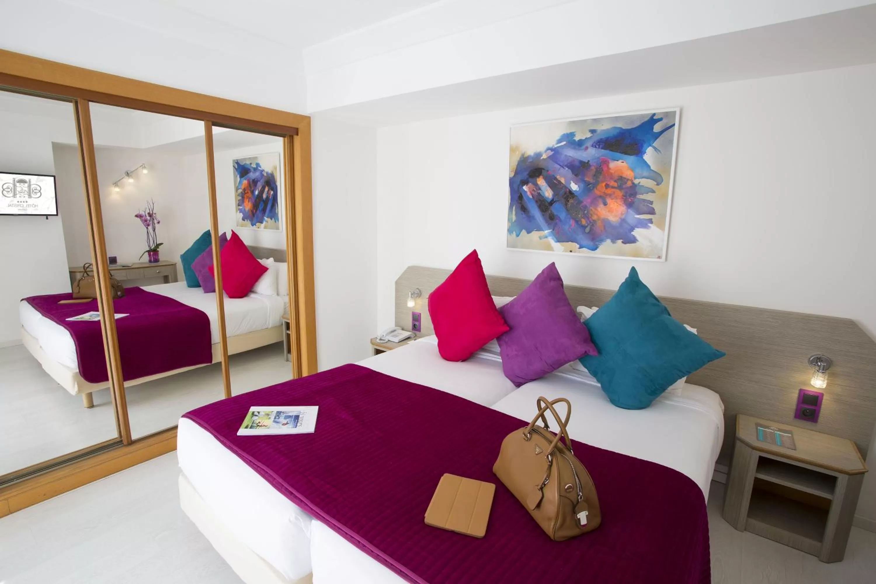 Photo of the whole room, Bed in Cristal Hôtel & Spa