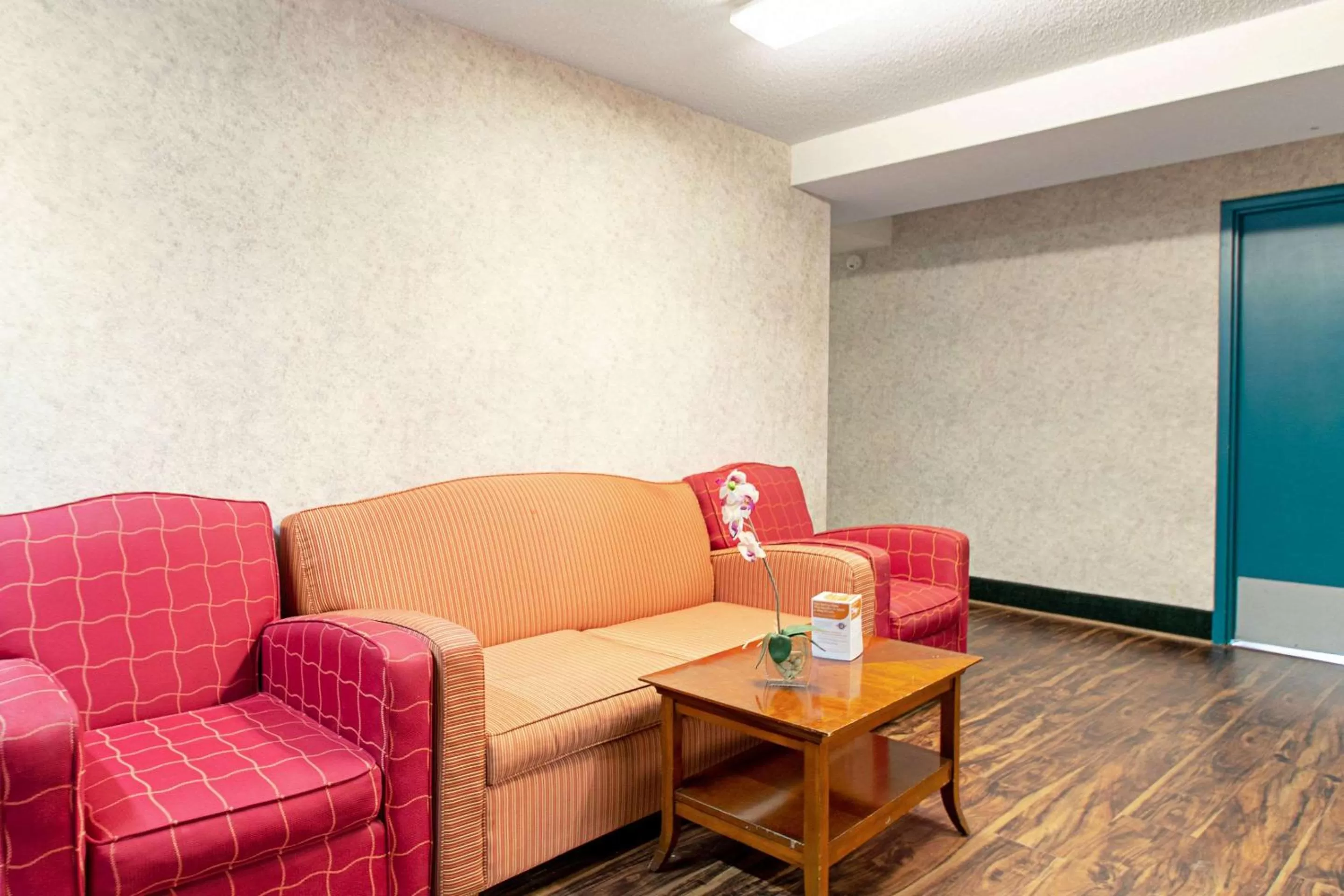 Other, Seating Area in Econo Lodge Utica