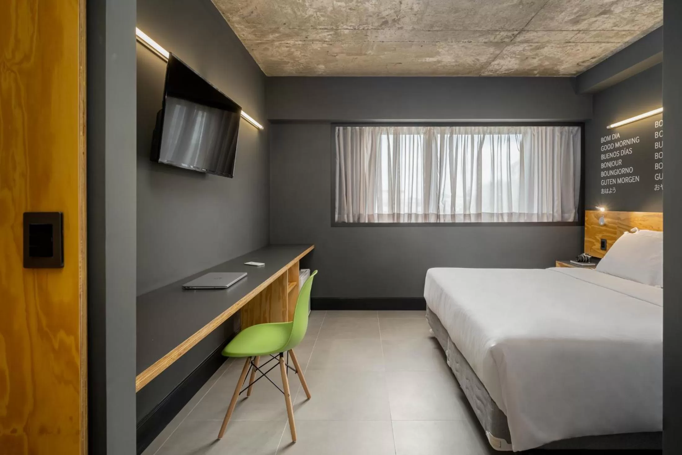 Photo of the whole room, Bed in Intercity Canoas