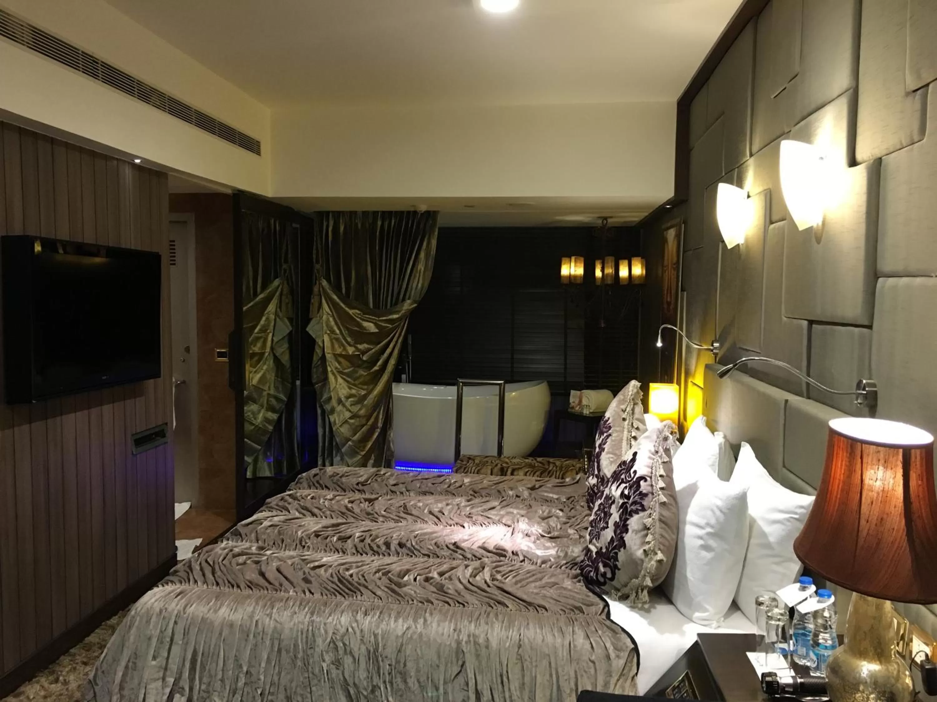 Bedroom, Bed in Radisson Blu Hotel MBD Ludhiana