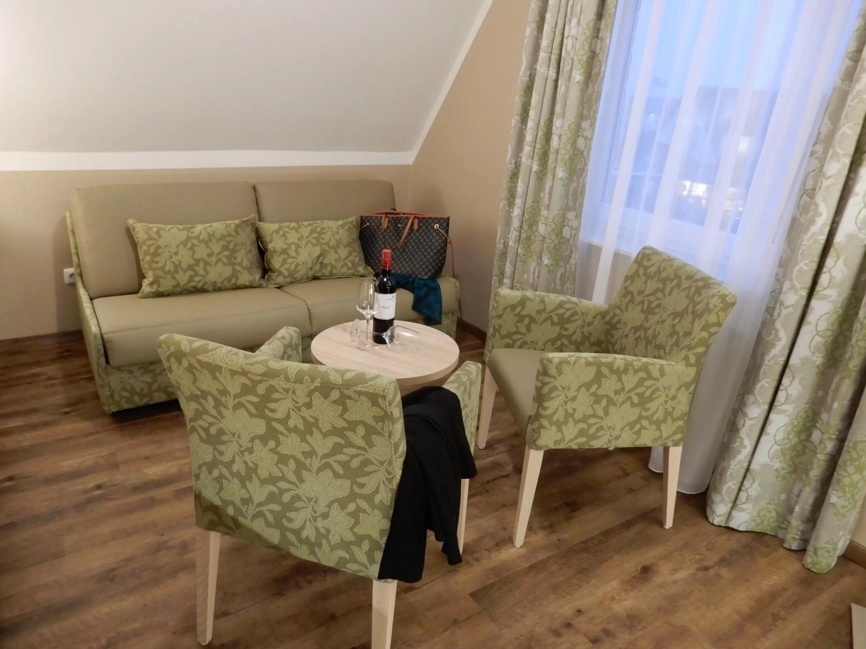 Photo of the whole room in Hotel Pension Am Hafen