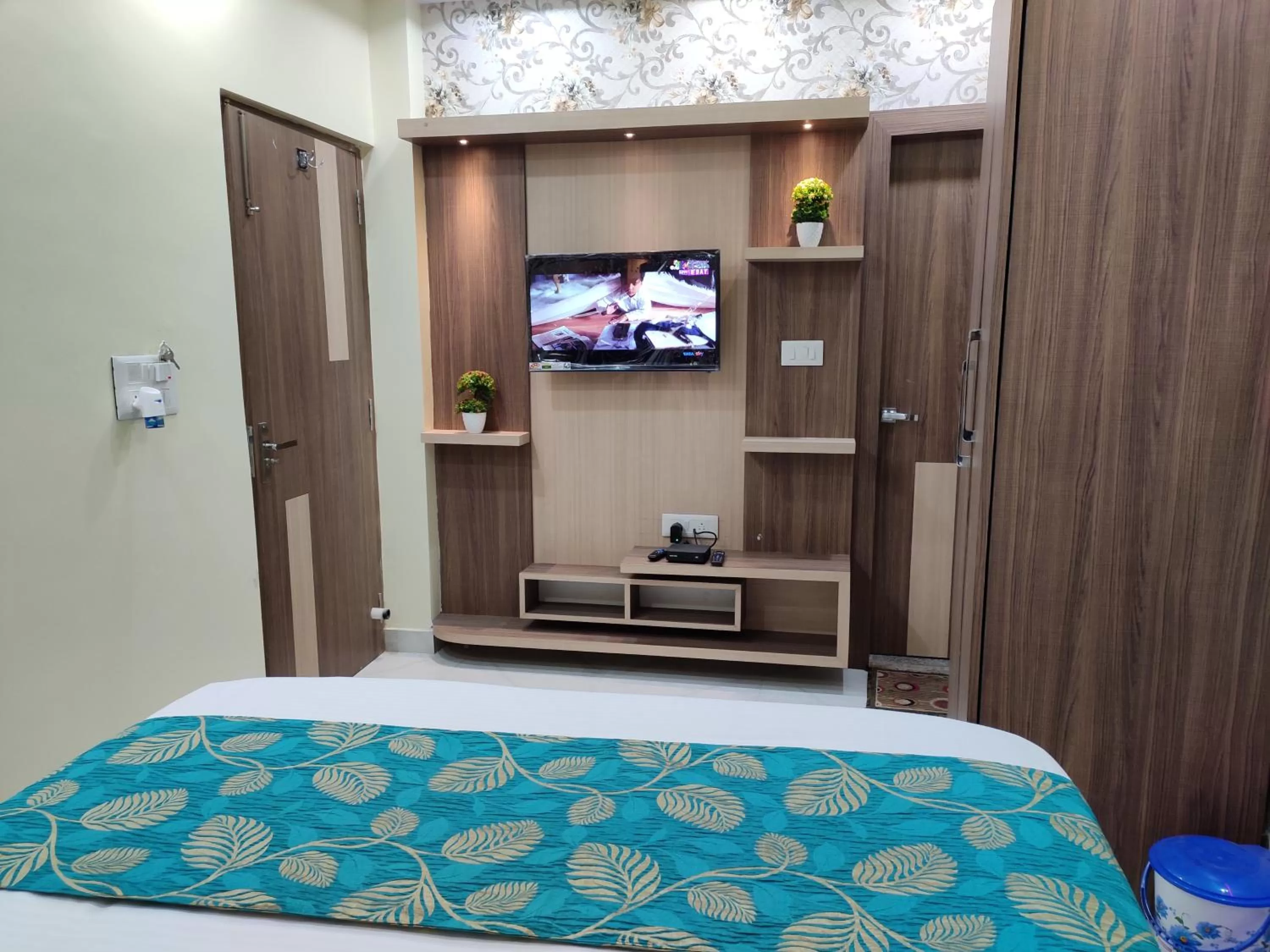 Bed in HOTEL CENTRAL SQUARE "A Couple Friendly Hotel"