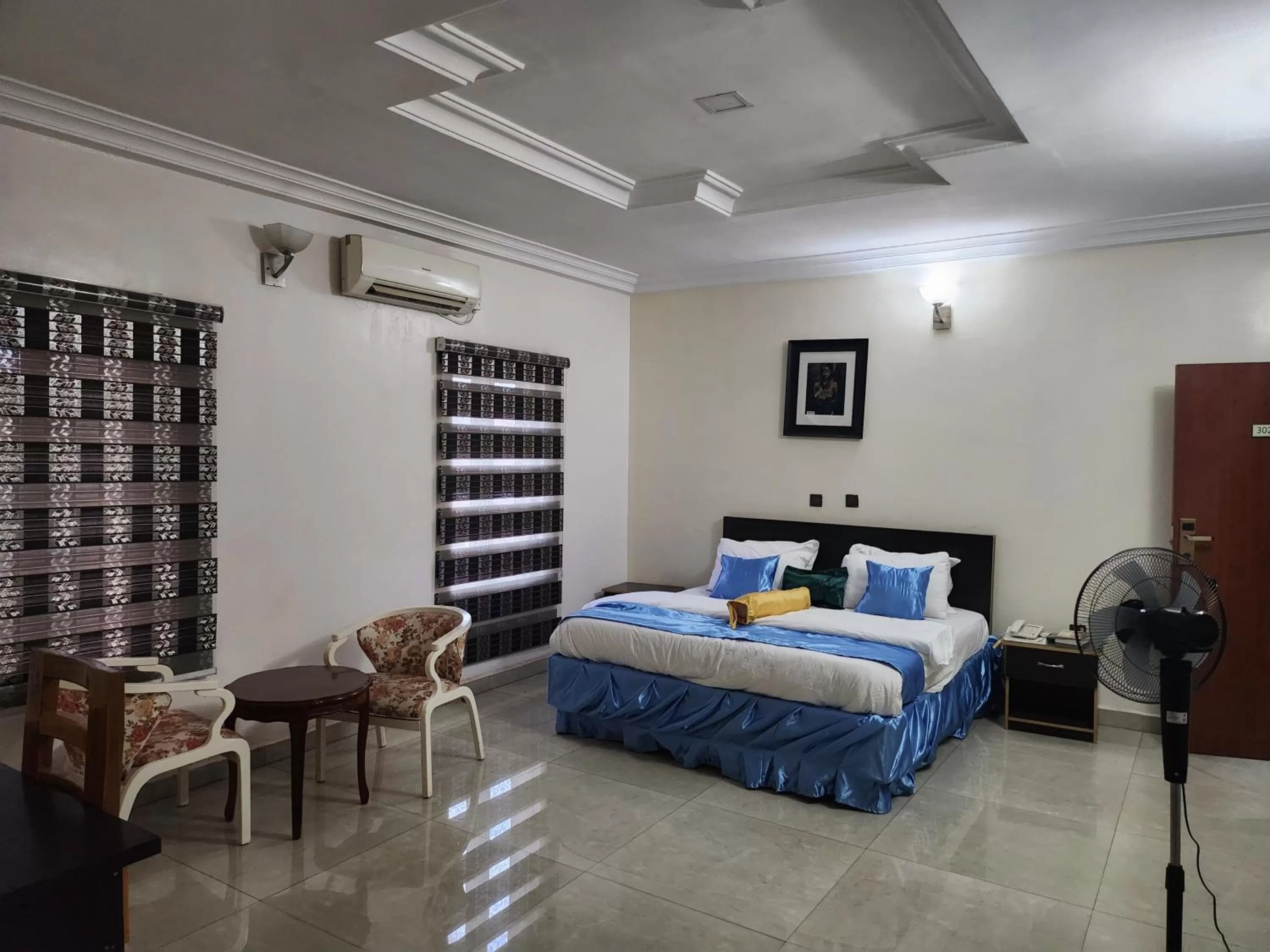 Bed in Nue-Crest Hotels & Suites