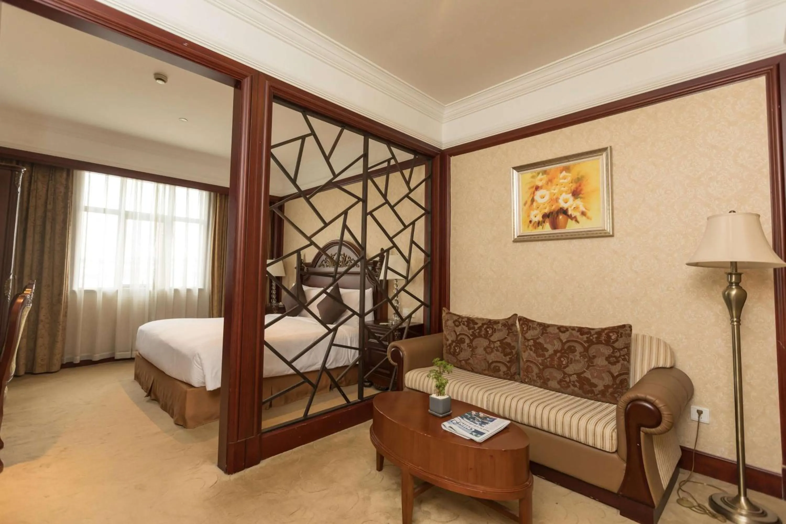 Photo of the whole room, Bed in Wyndham Shanghai Hongqiao-Near NECC