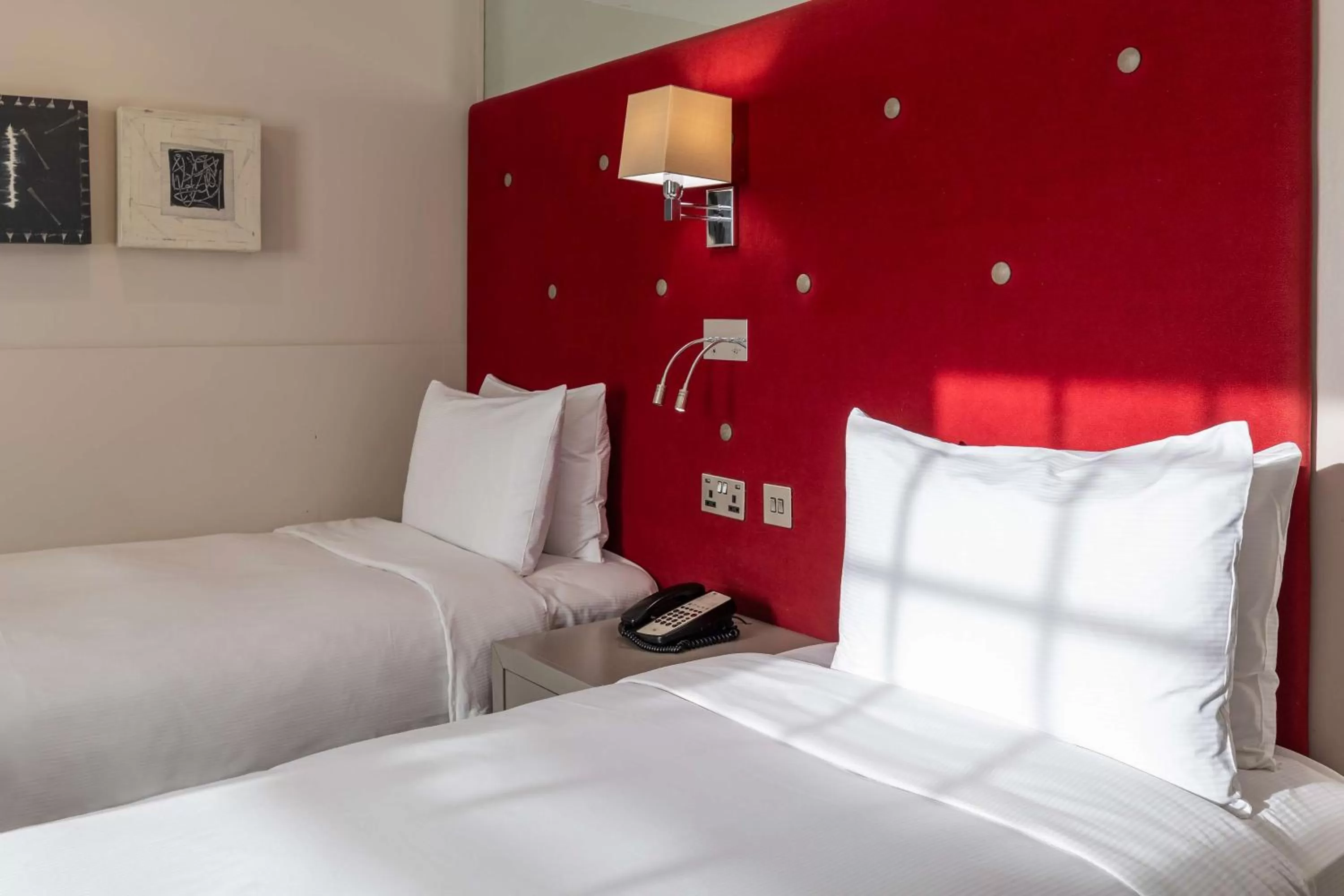 Bed in DoubleTree by Hilton London – West End