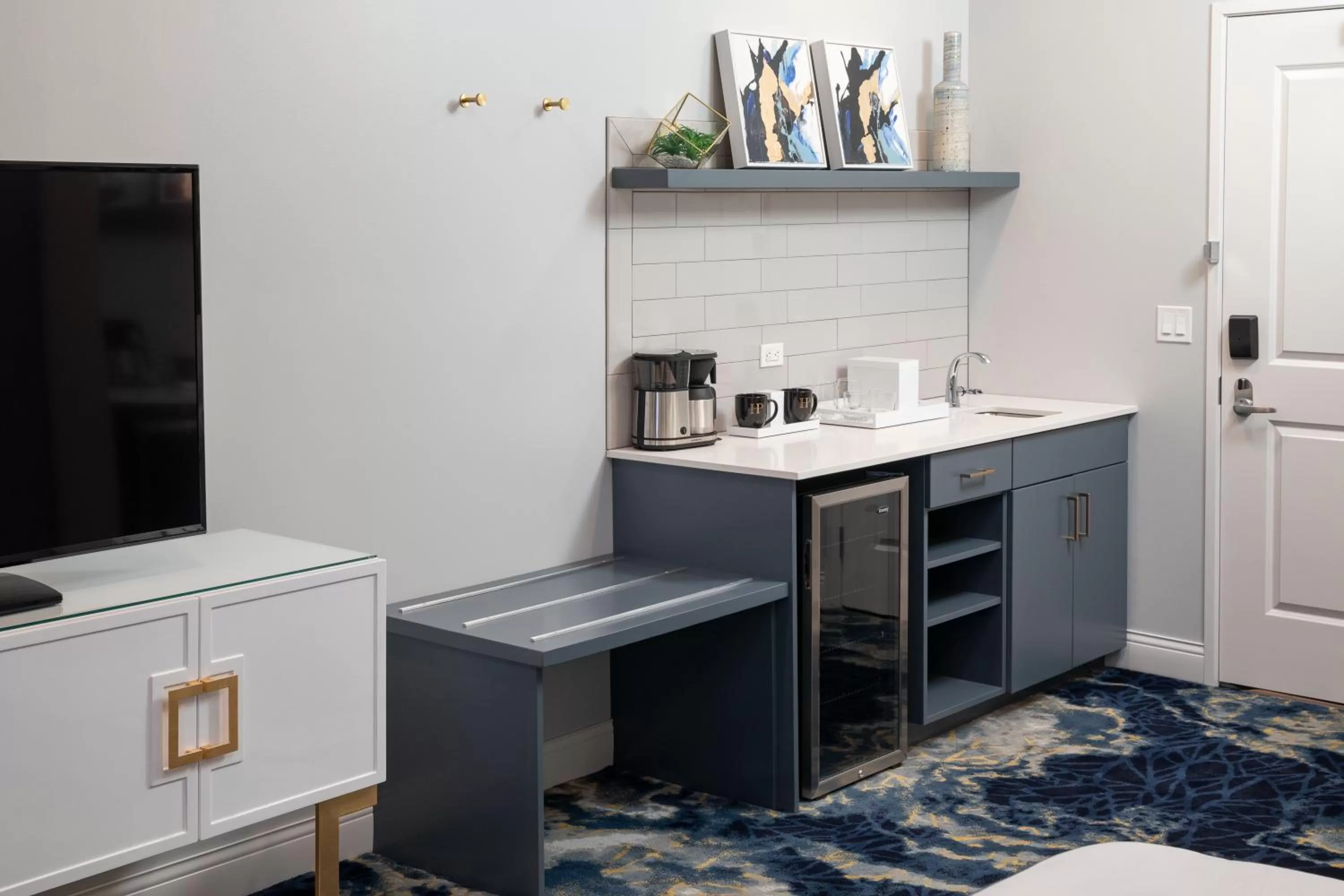 Coffee/tea facilities in Hotel On Phillips